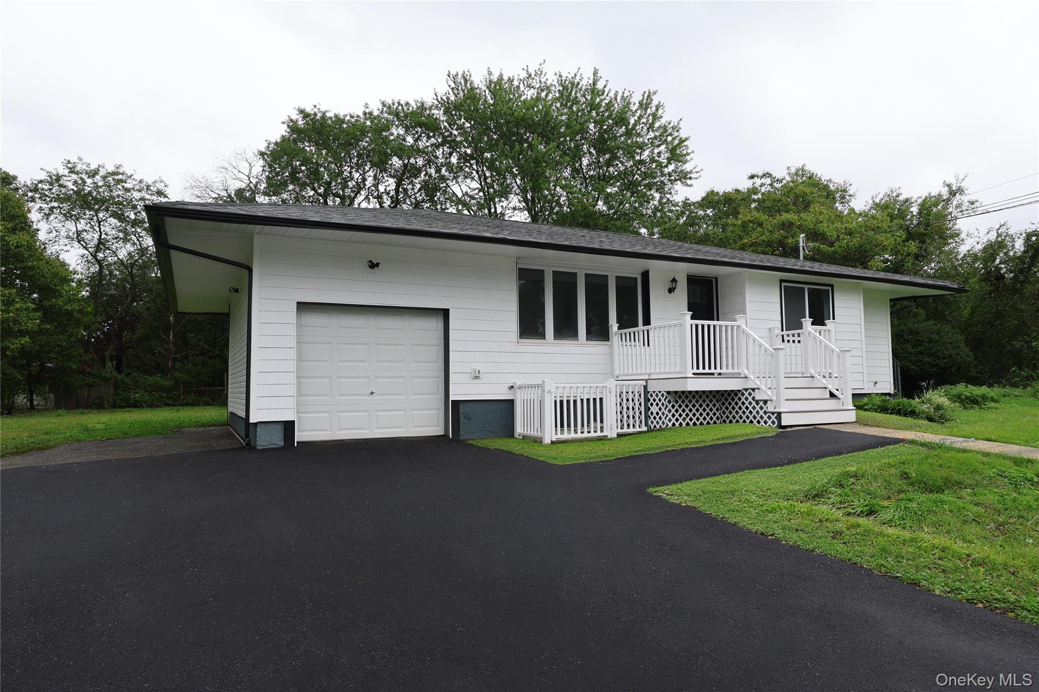 1537 Agate Street Property Photo 2