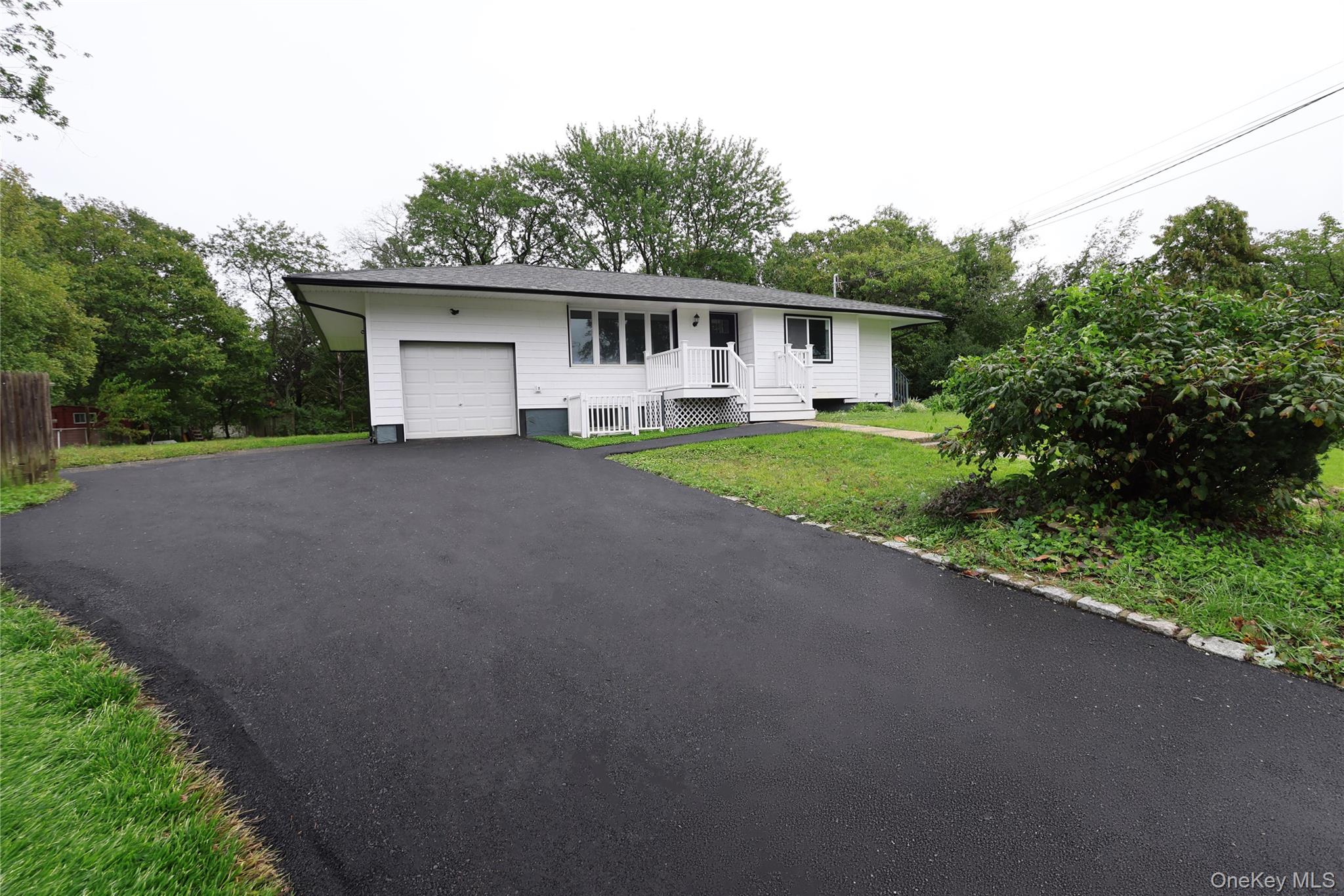 1537 Agate Street Property Photo 3