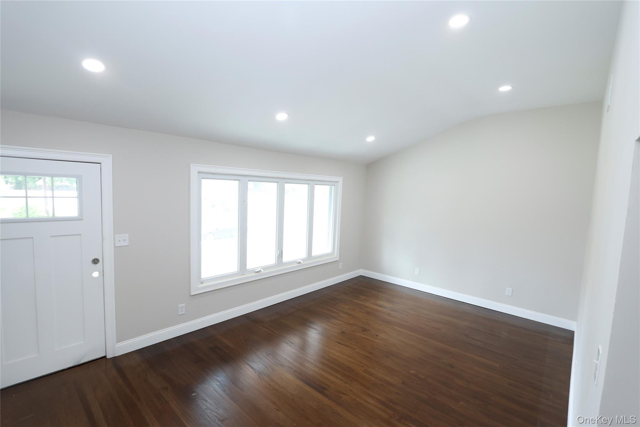 1537 Agate Street Property Photo 5