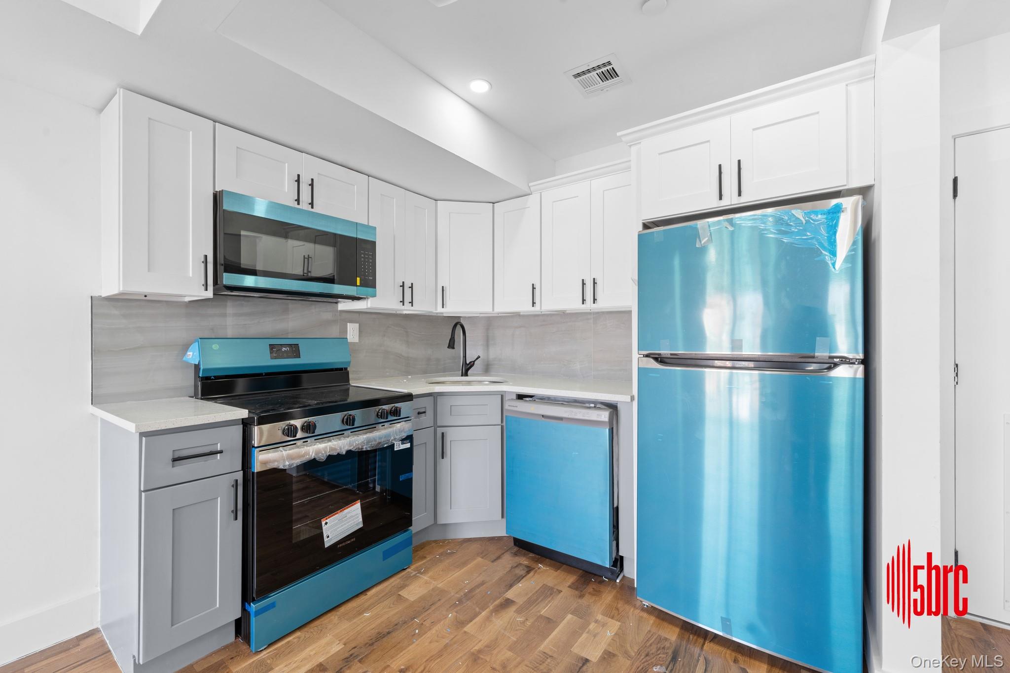 1116 Blake Avenue Property Photo 3