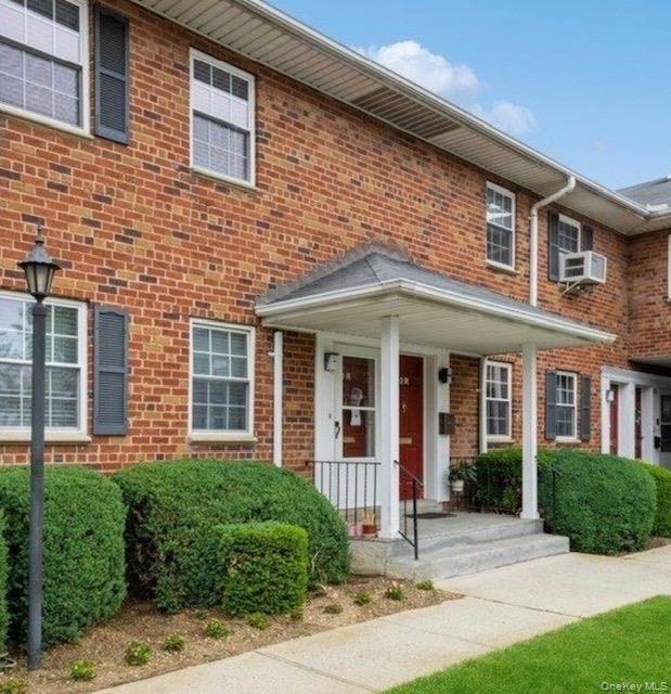 2549 Jerusalem Avenue 2r Property Photo 1