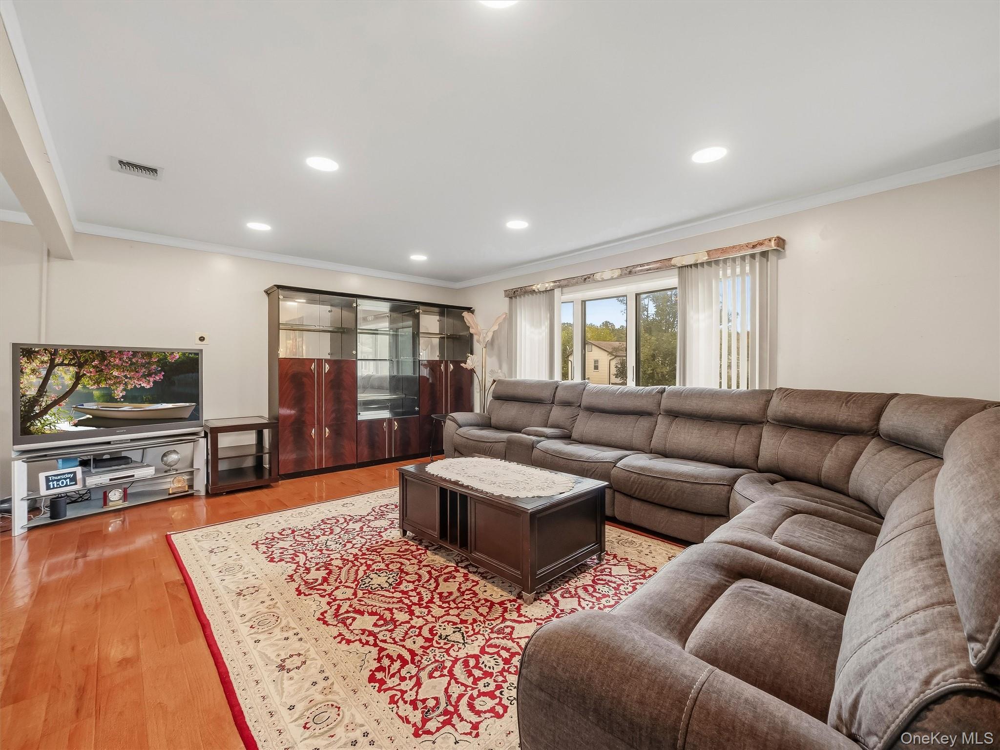 8 Carl Court Property Photo 5