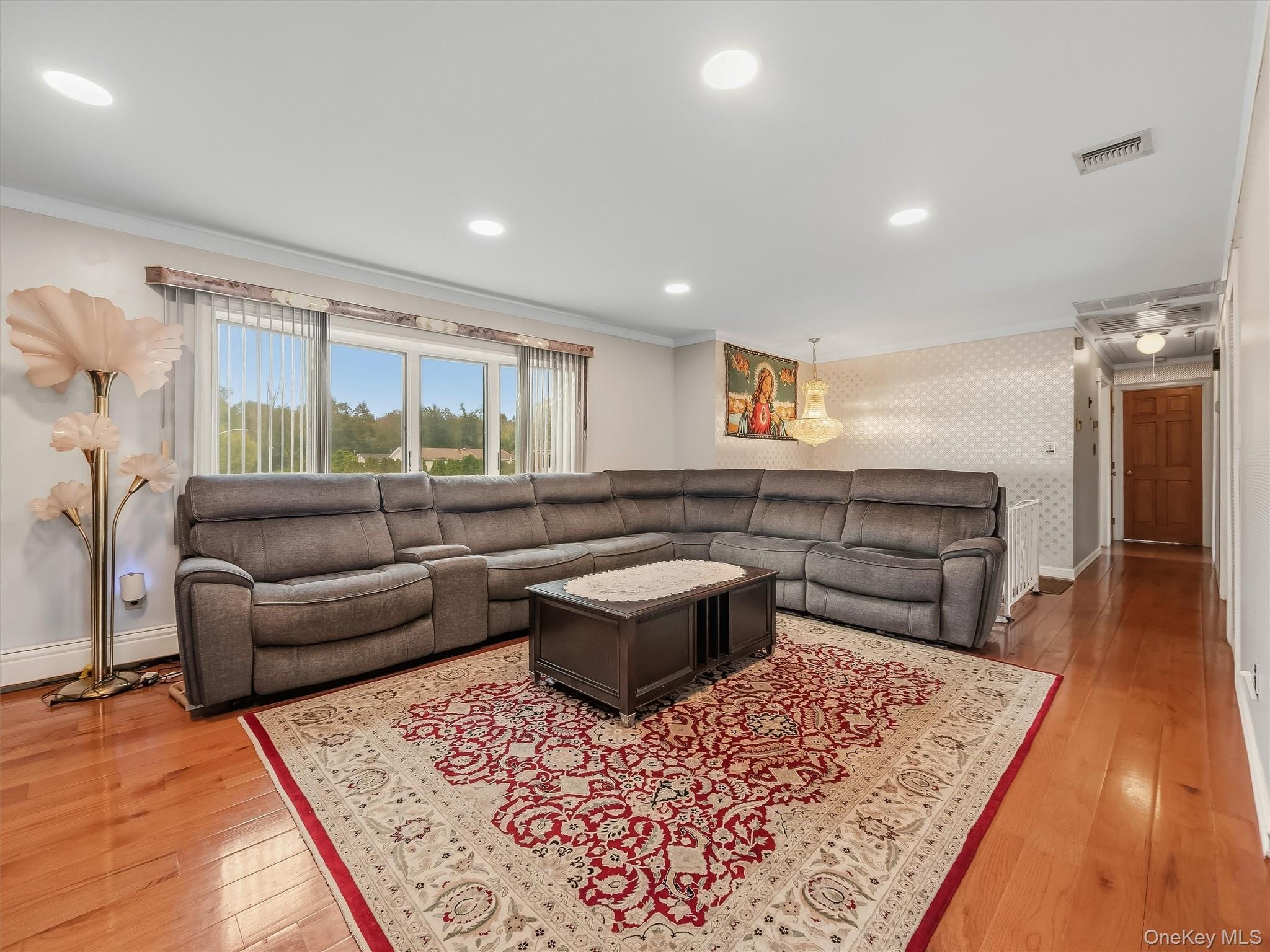8 Carl Court Property Photo 6