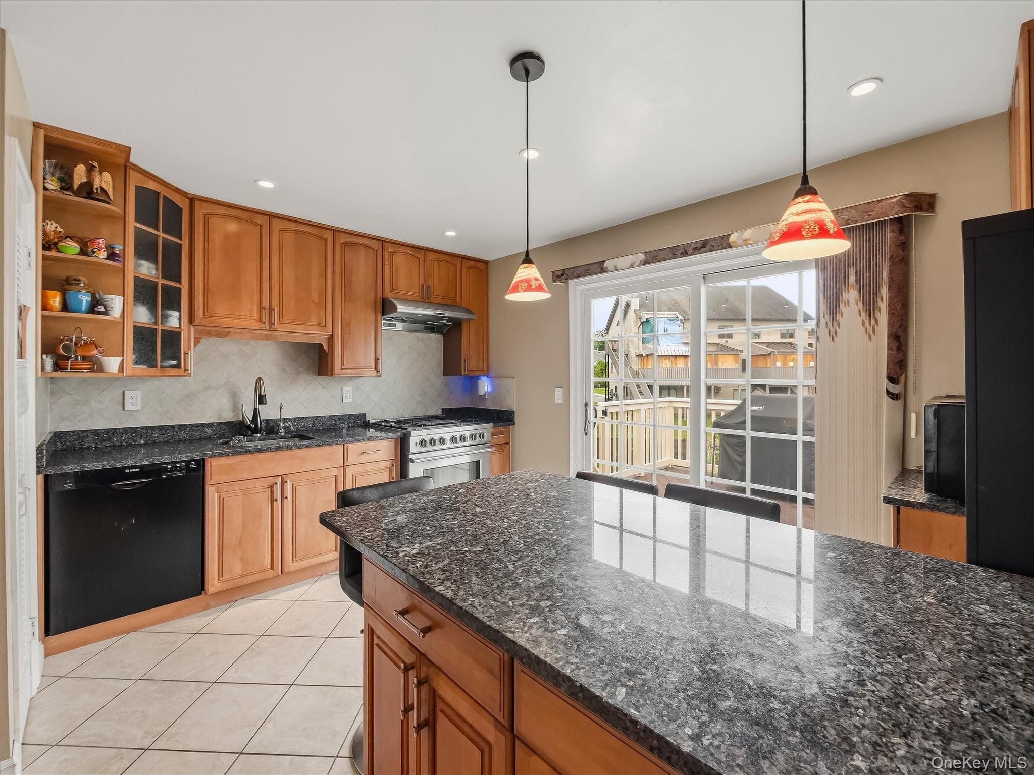 8 Carl Court Property Photo 10