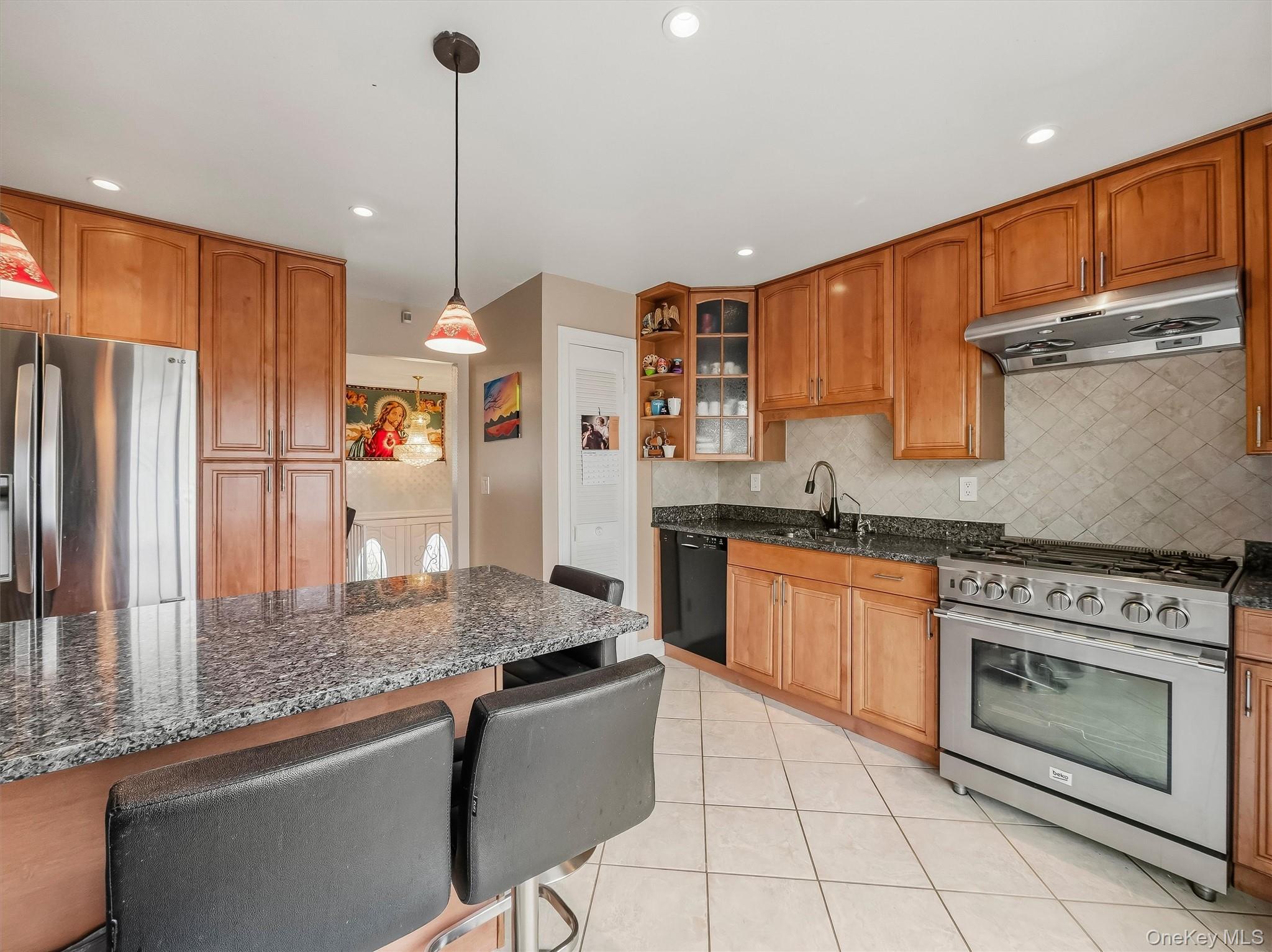 8 Carl Court Property Photo 12