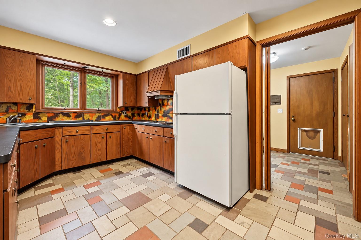 41 Park Lane Property Photo 8