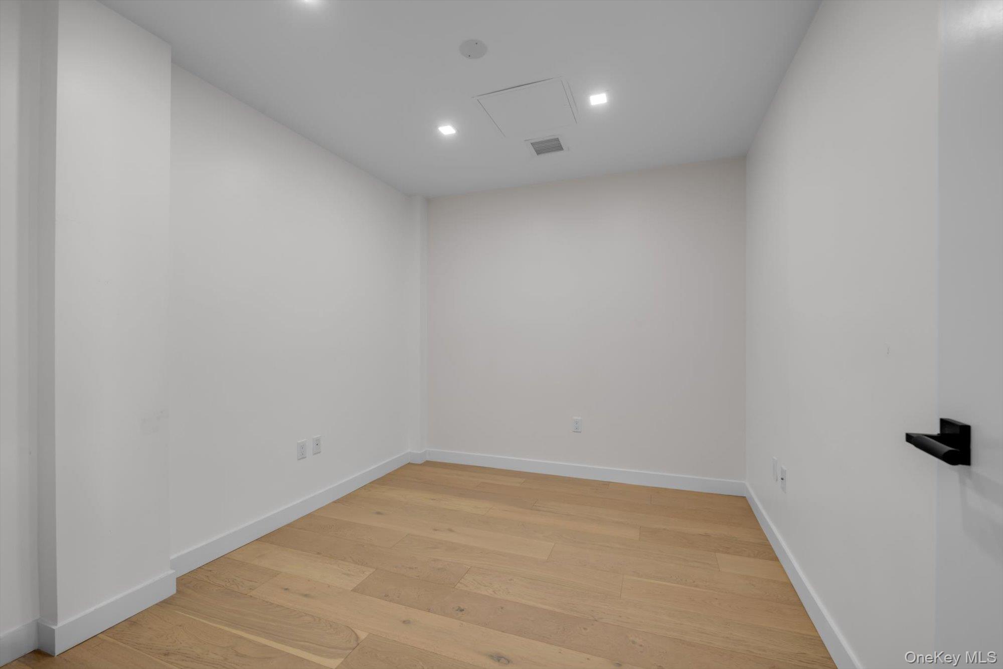 5-33 48th Avenue 6a Property Photo 11