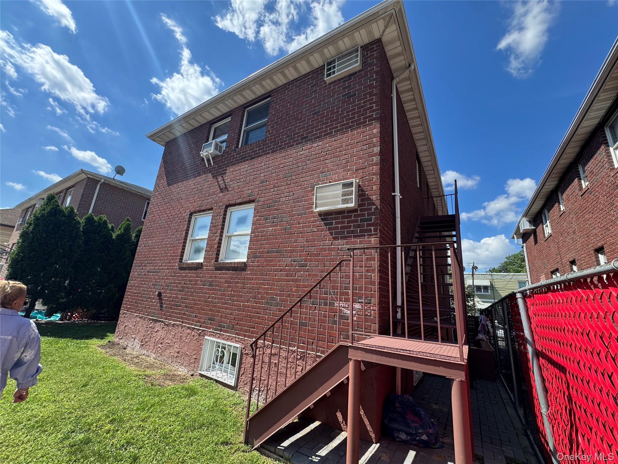 2507 95th Street Property Photo 4