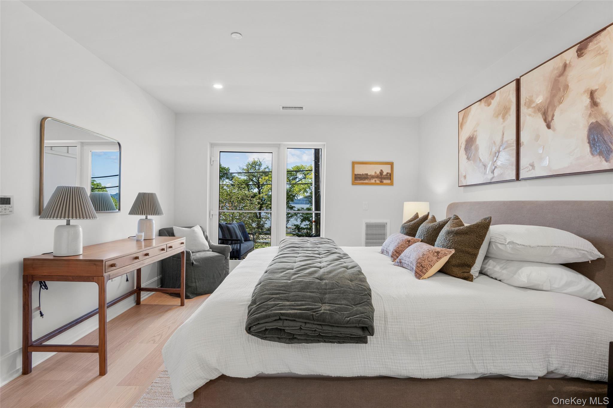 25 S Riverside Avenue 211 Property Photo 17