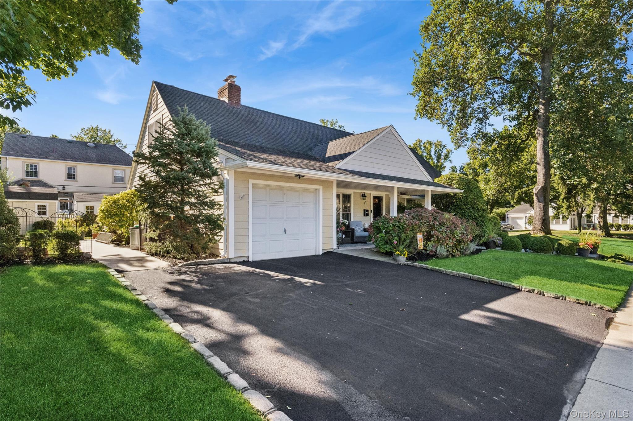 6 6th Place Property Photo 2