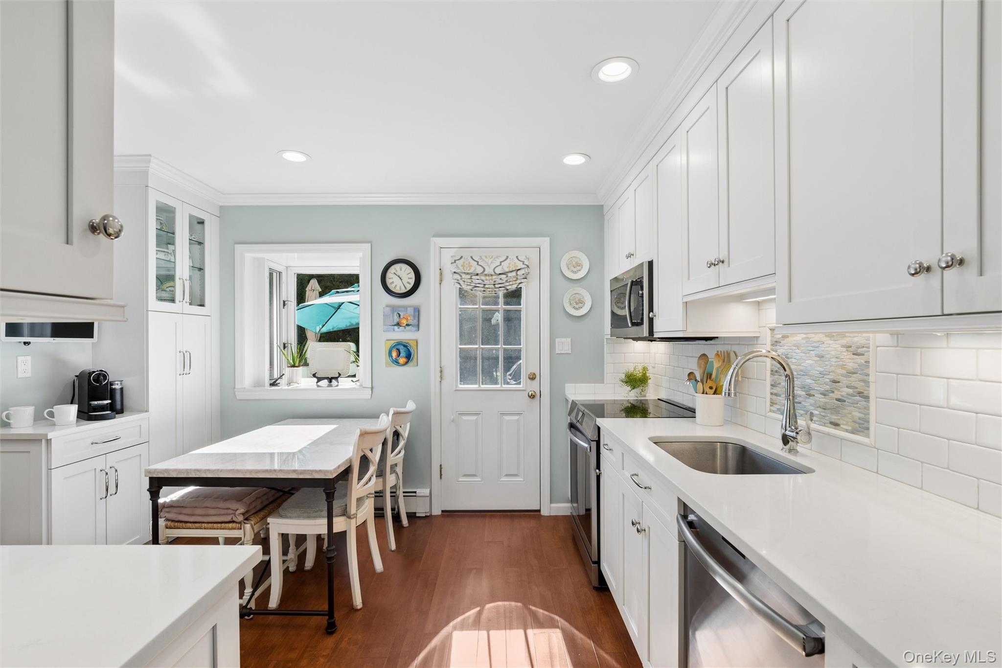 6 6th Place Property Photo 12