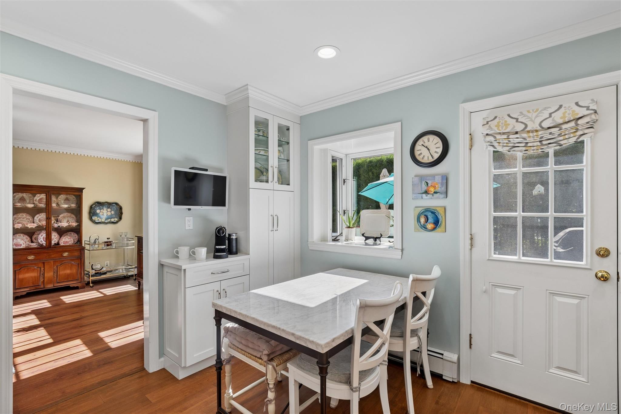6 6th Place Property Photo 13