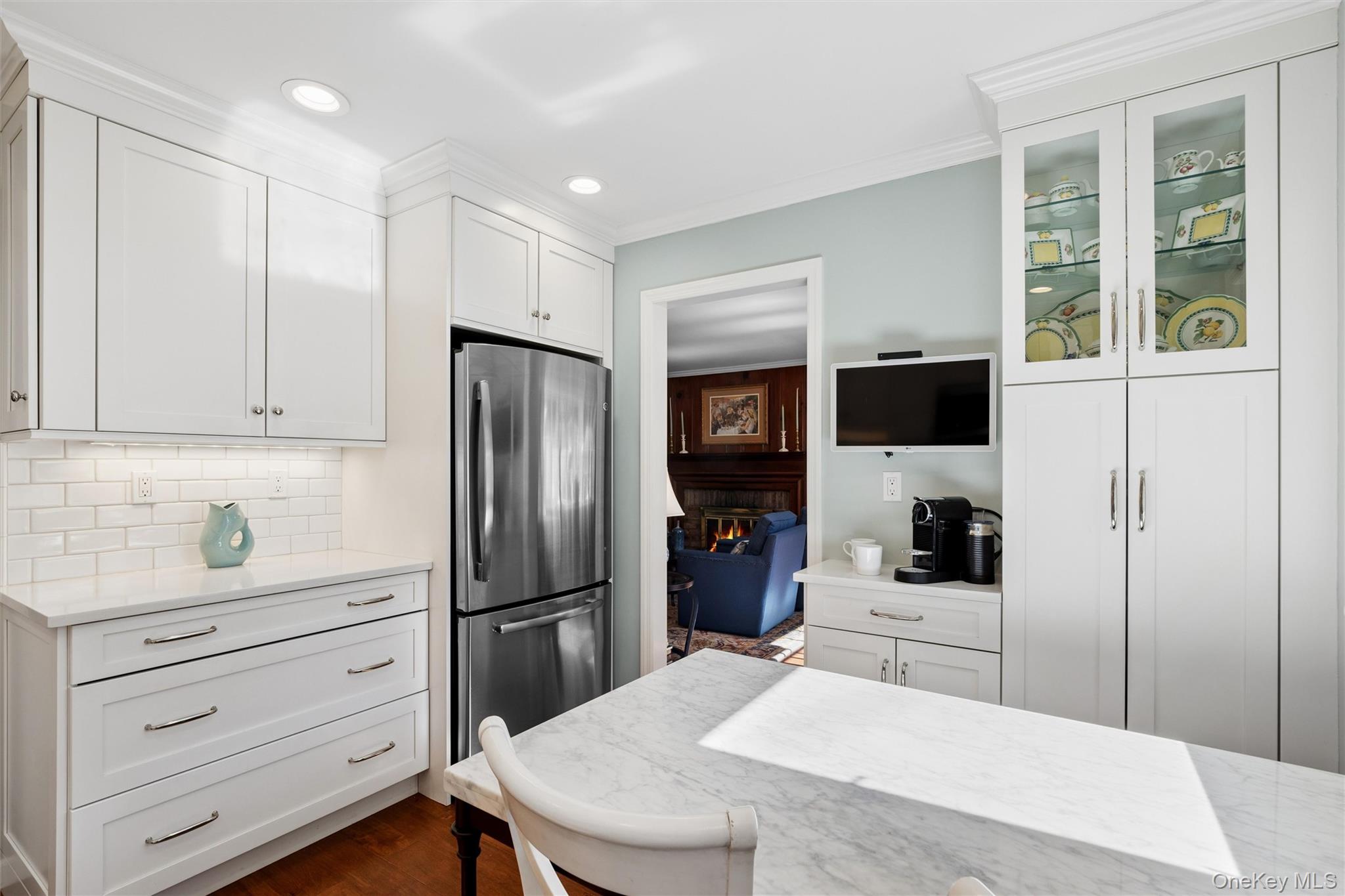 6 6th Place Property Photo 15