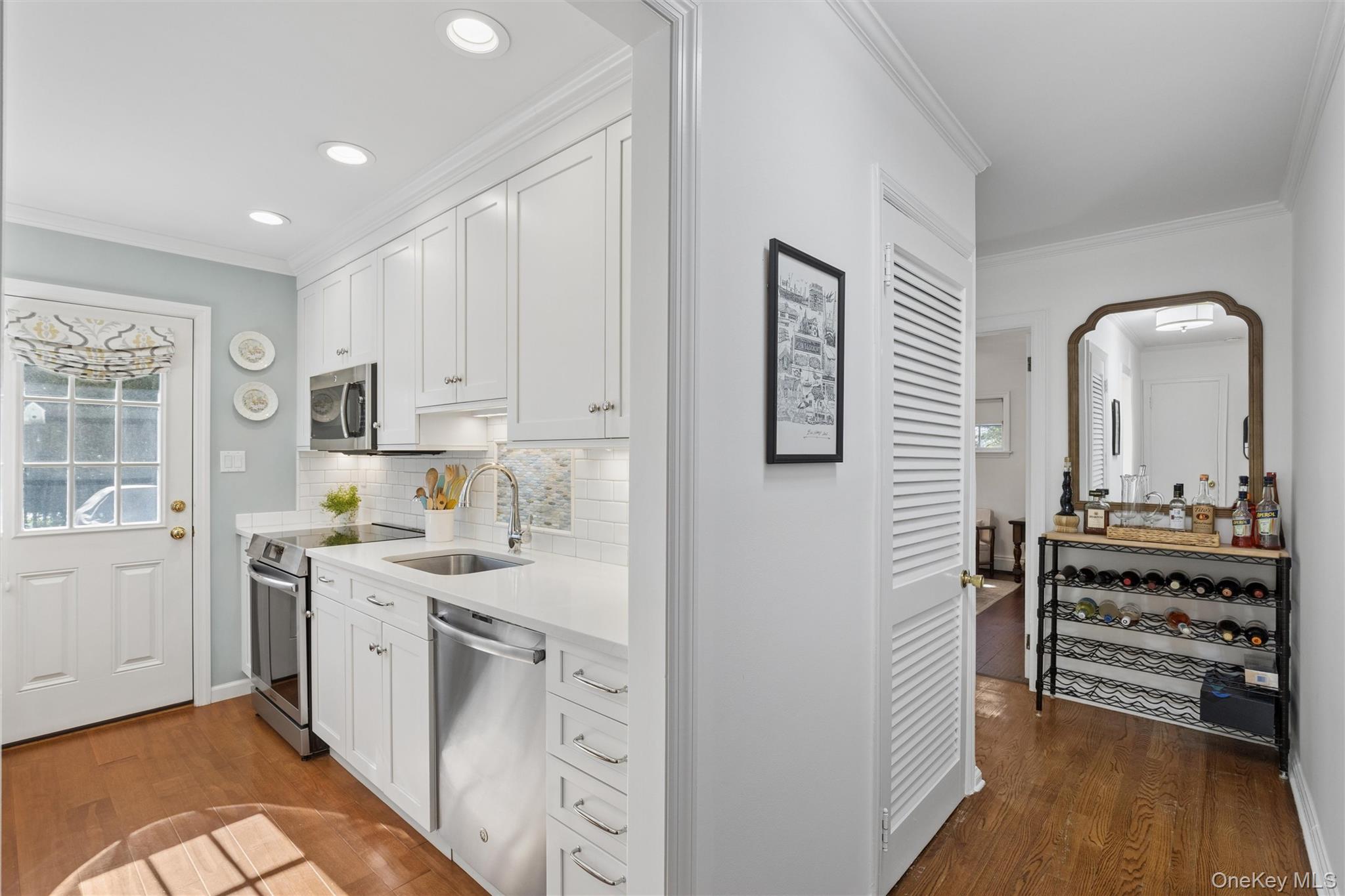 6 6th Place Property Photo 16