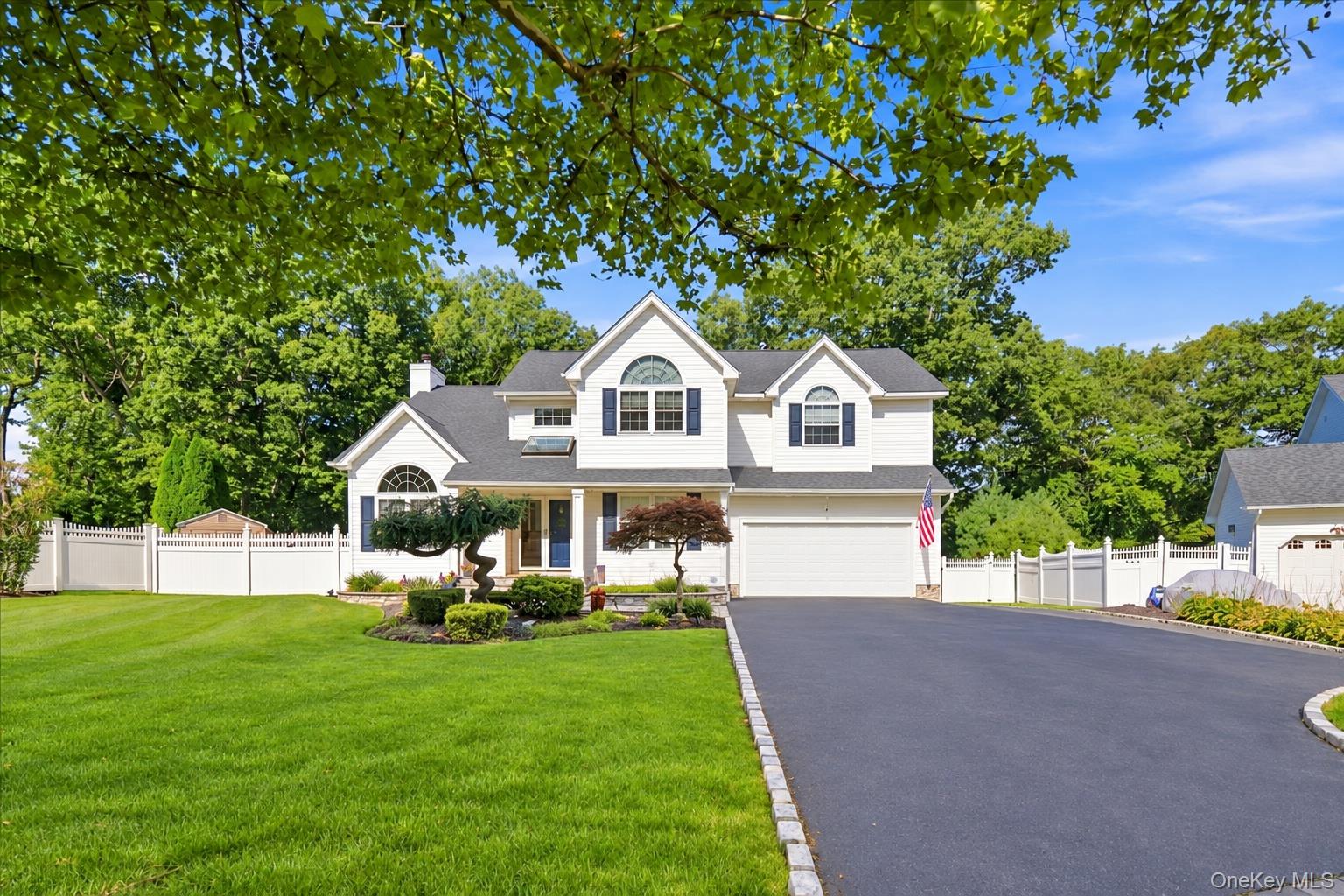 5 Aspatuck Court Property Photo 1