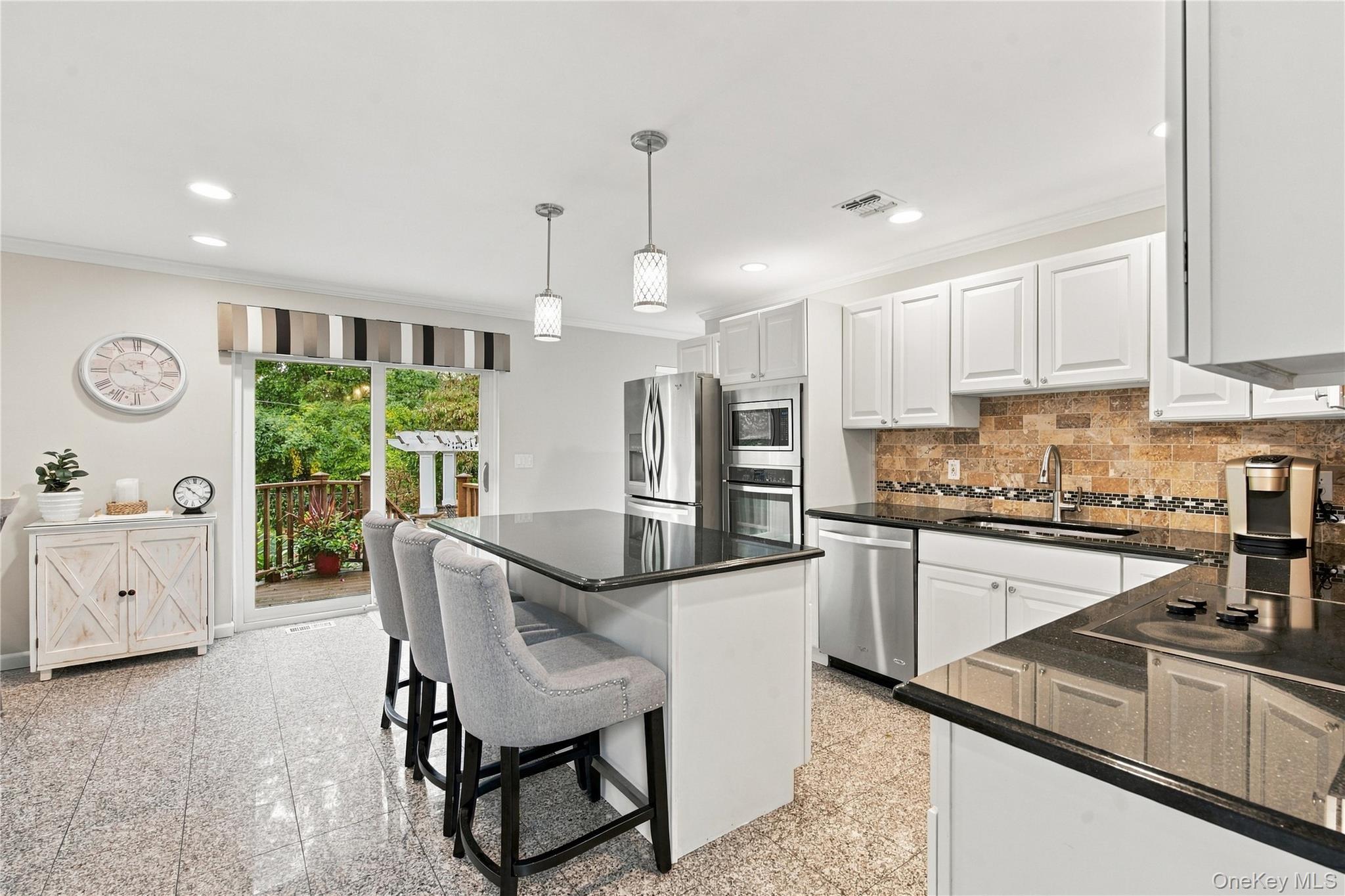 5 Aspatuck Court Property Photo 8