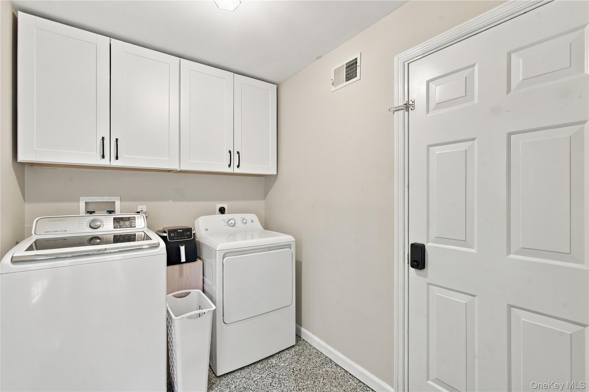 5 Aspatuck Court Property Photo 14