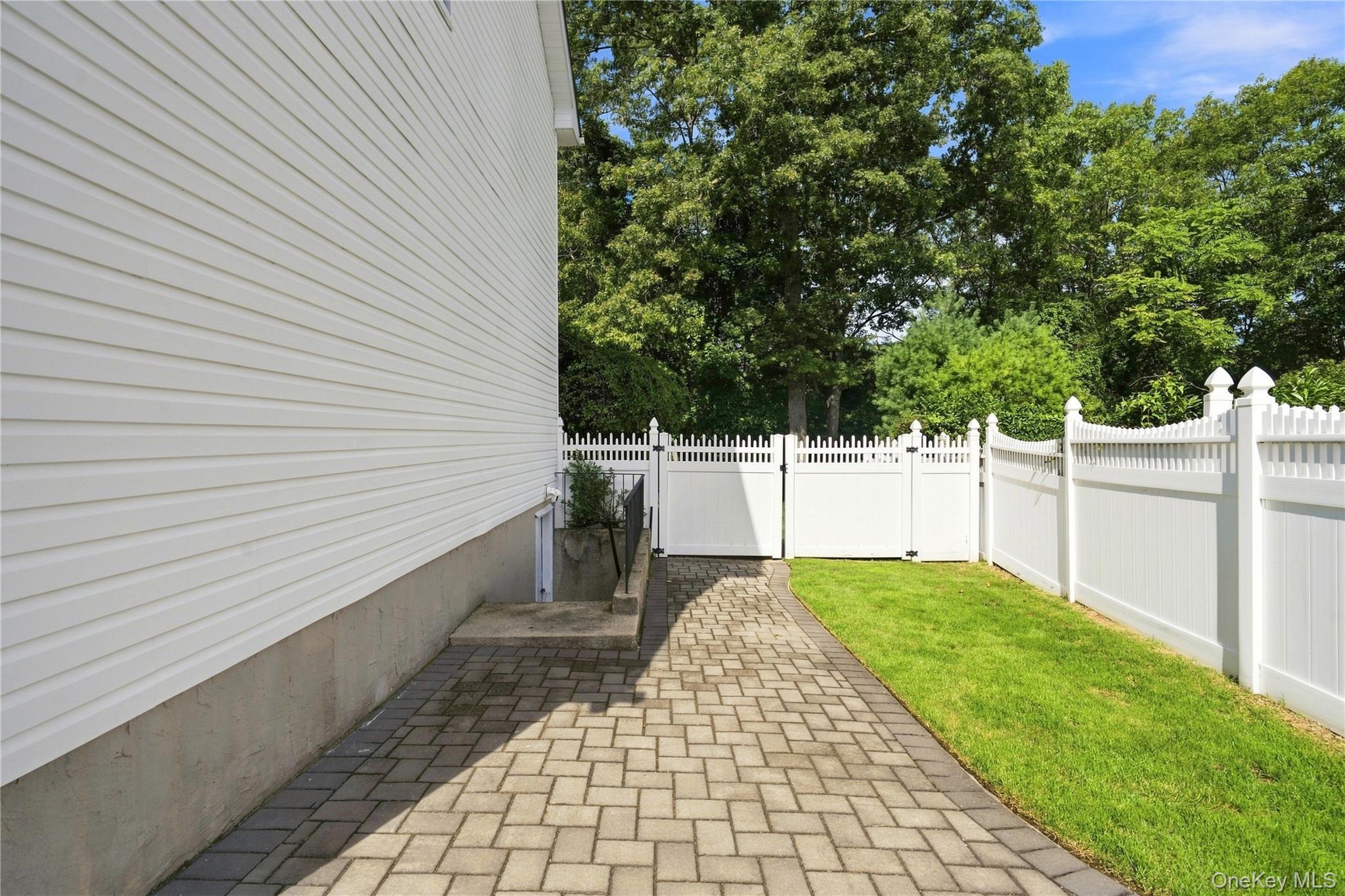 5 Aspatuck Court Property Photo 37