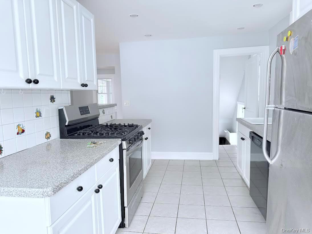 711 Hall Street Property Photo 12