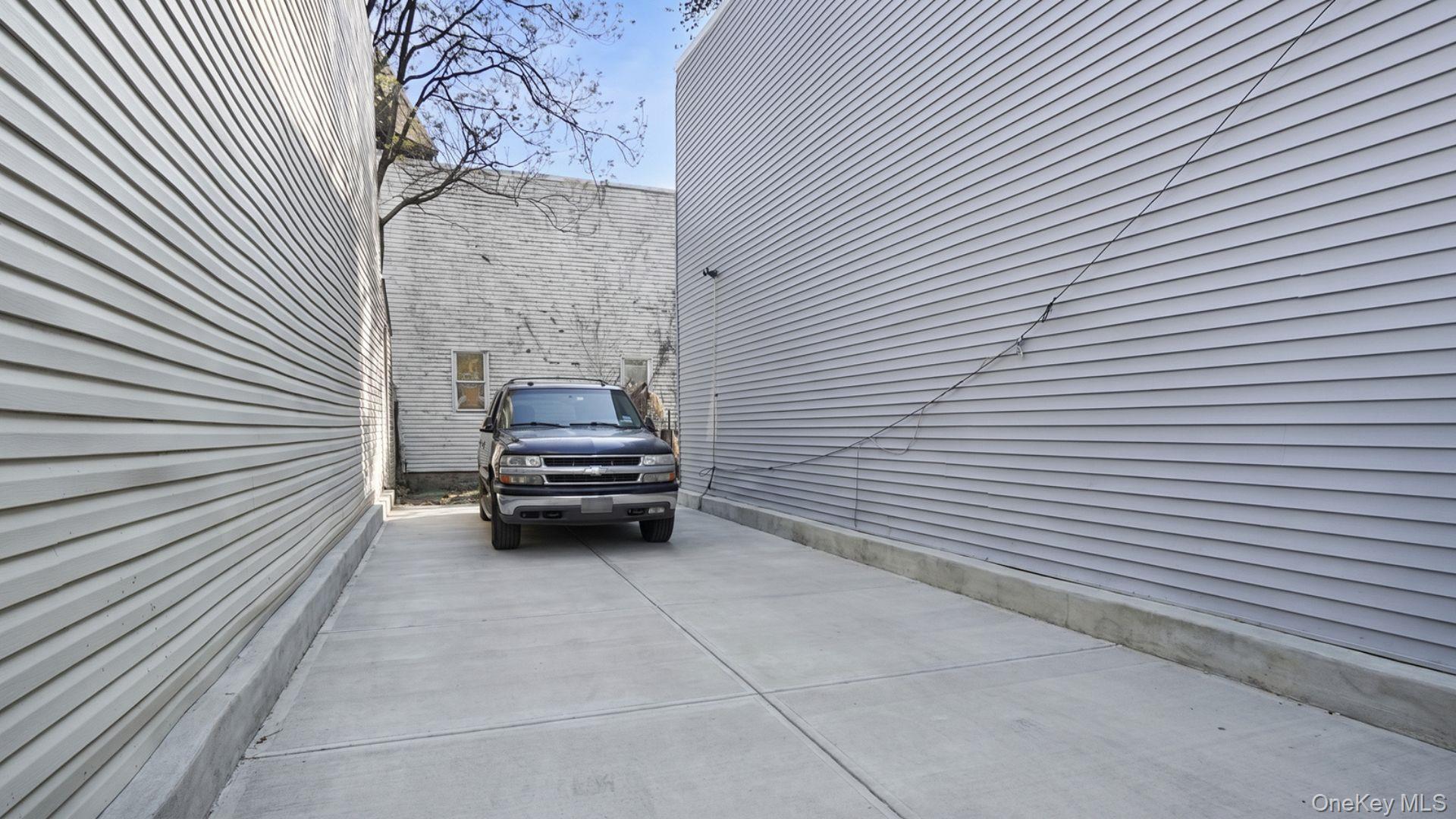 416 E 182nd Street Property Photo 2