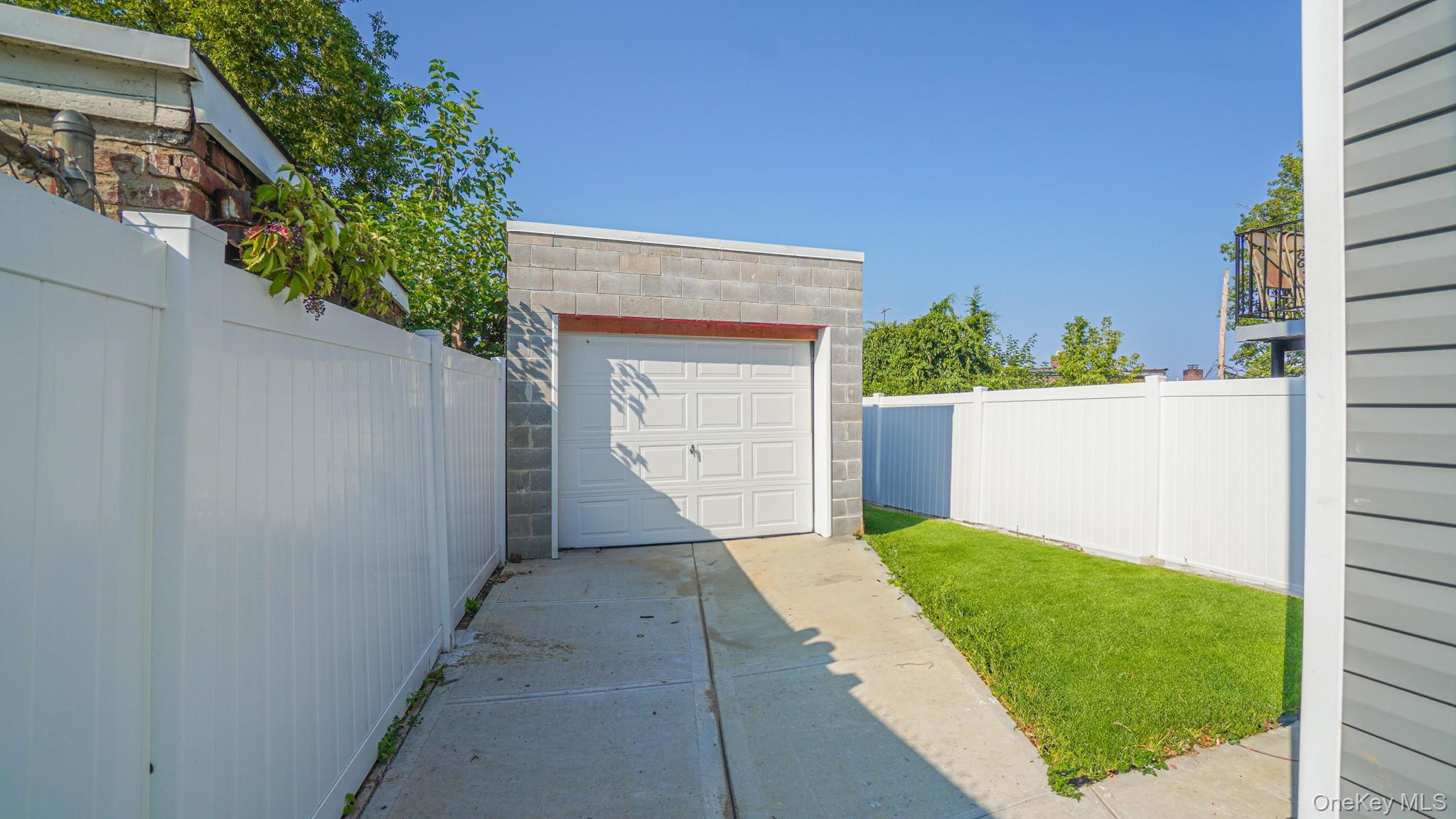 1011 E 221st Street Property Photo 21