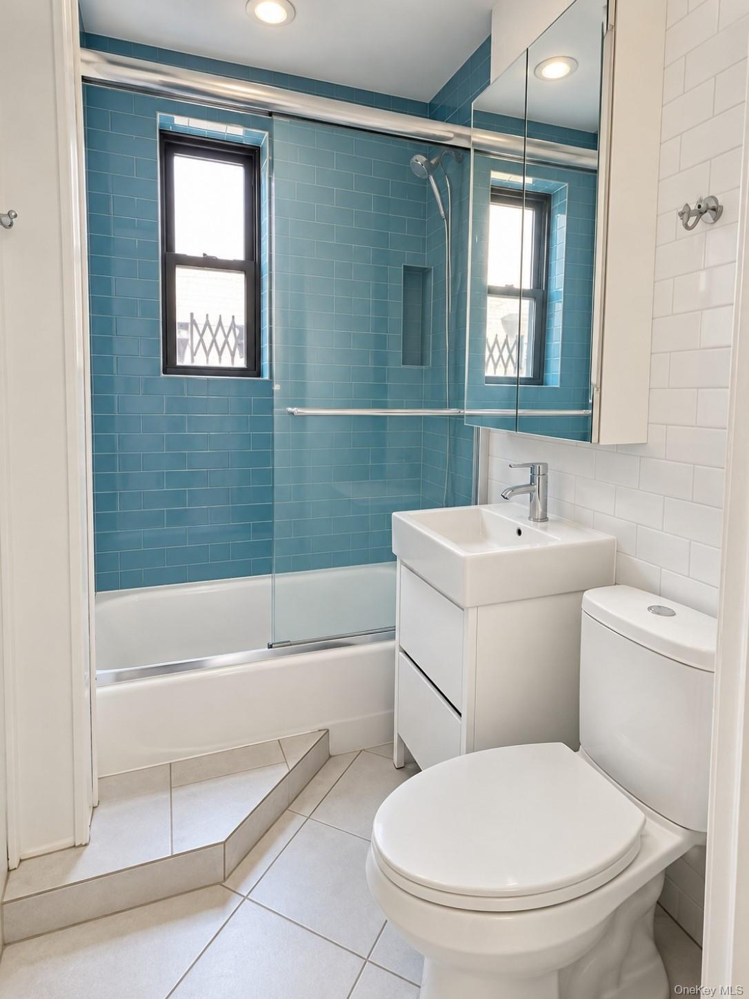 21-68 35 Street 3b Property Photo 8