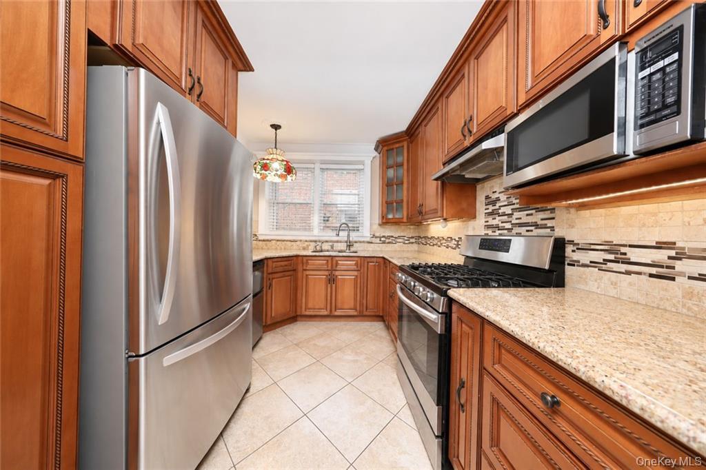 1625 Emmons Avenue Dd Property Photo 8
