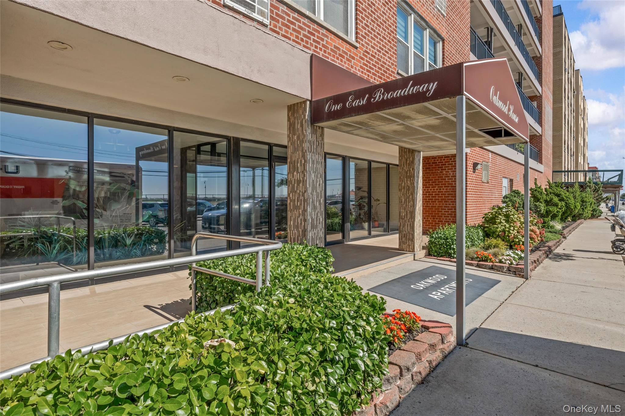 1 E Broadway 7o Property Photo 2