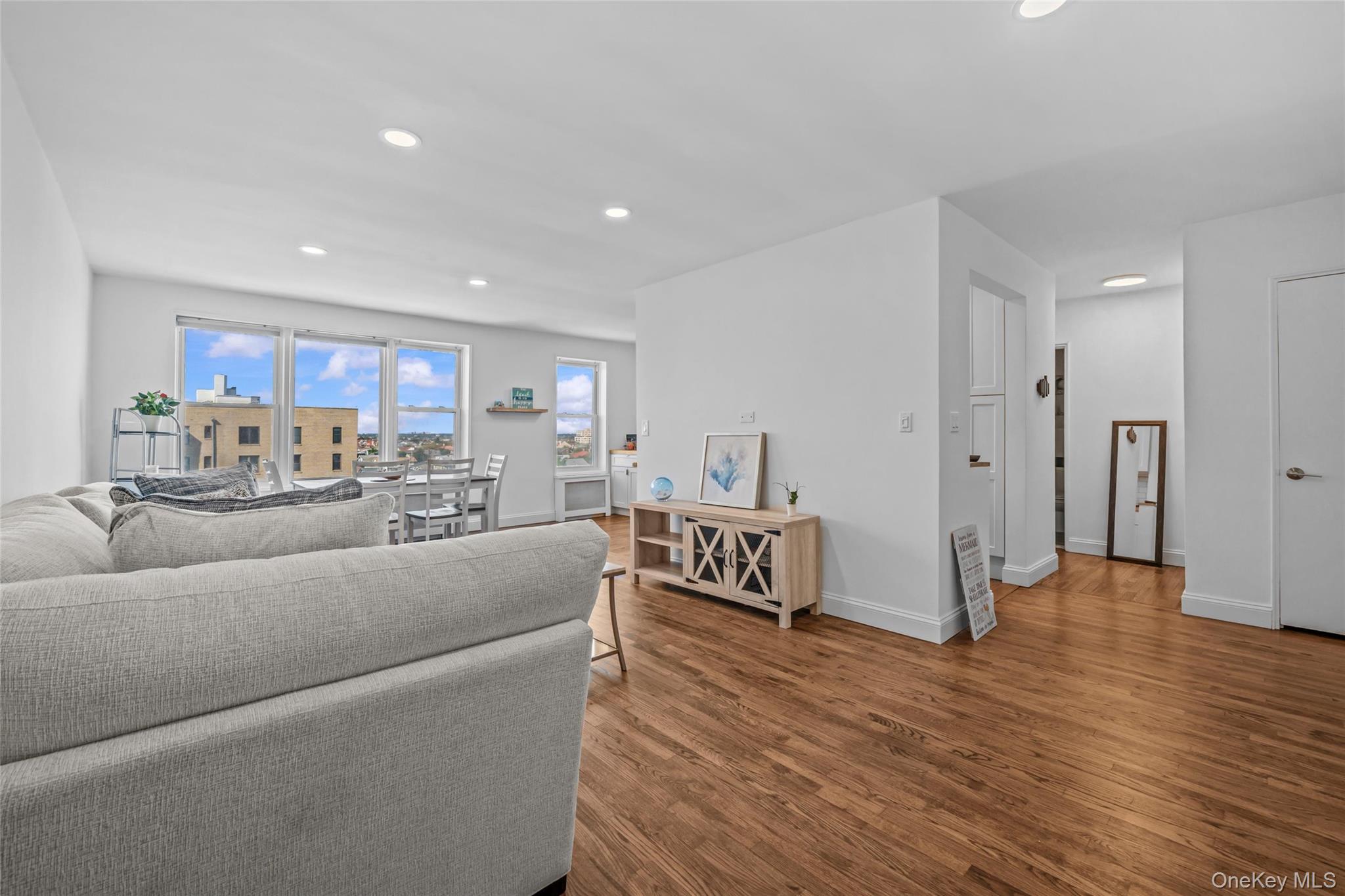 1 E Broadway 7o Property Photo 6