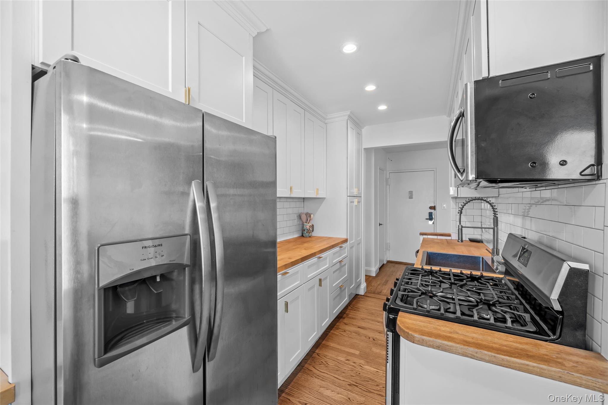 1 E Broadway 7o Property Photo 10