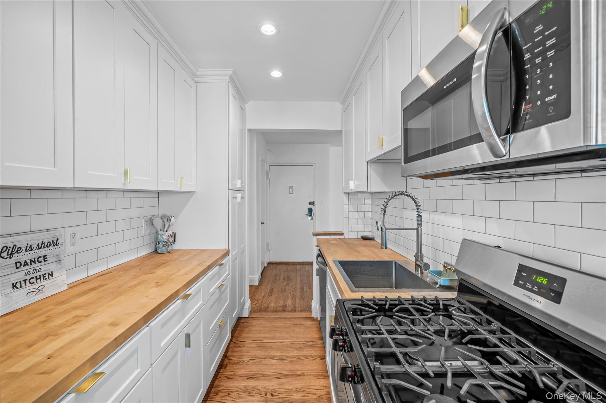 1 E Broadway 7o Property Photo 11