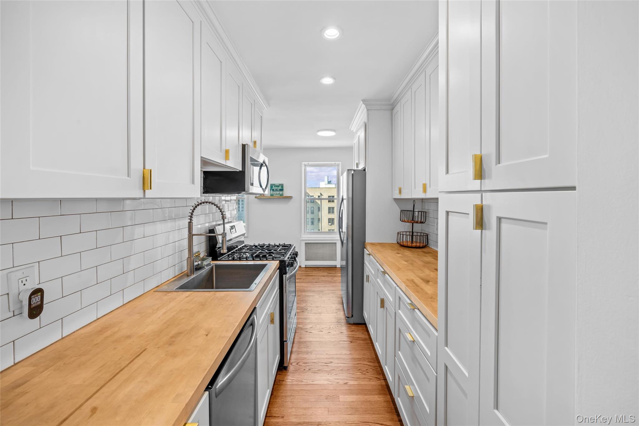 1 E Broadway 7o Property Photo 12