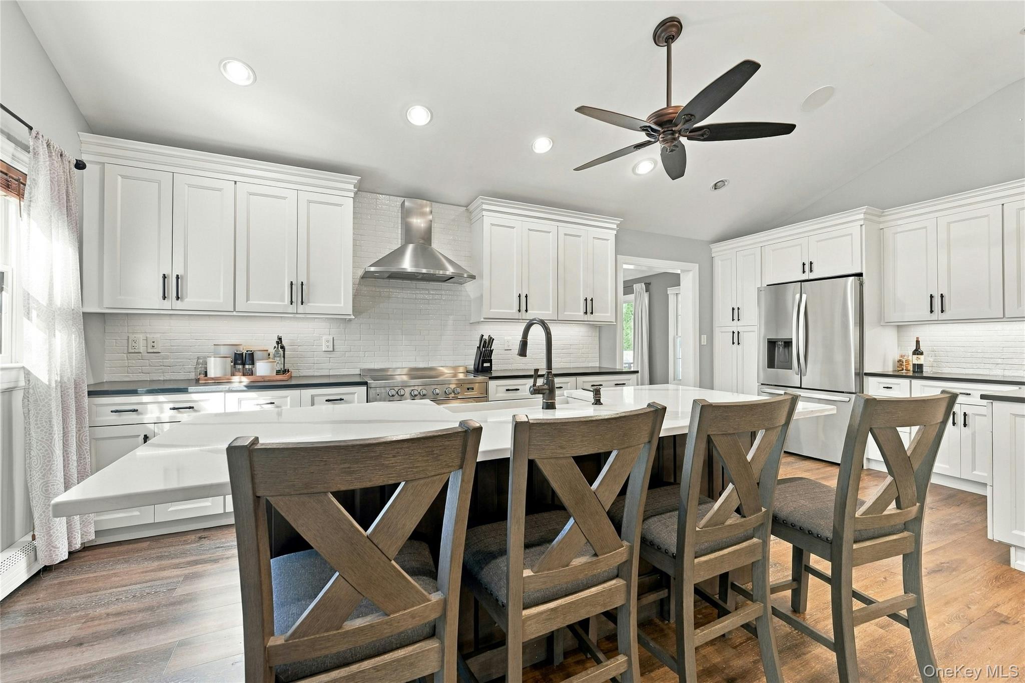 82 Oakwood Drive Property Photo 4