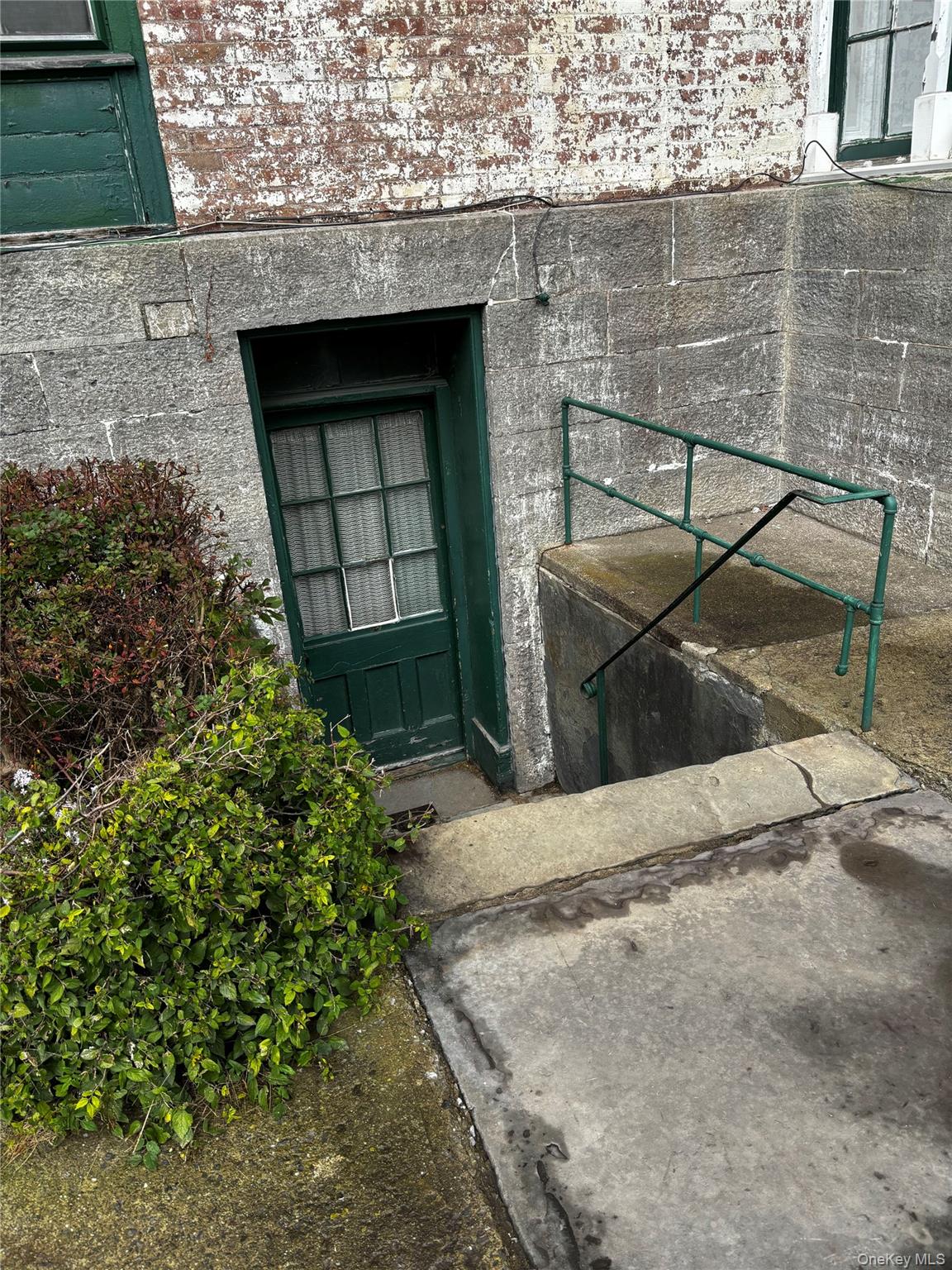 24 Grandview Avenue B Property Photo 2
