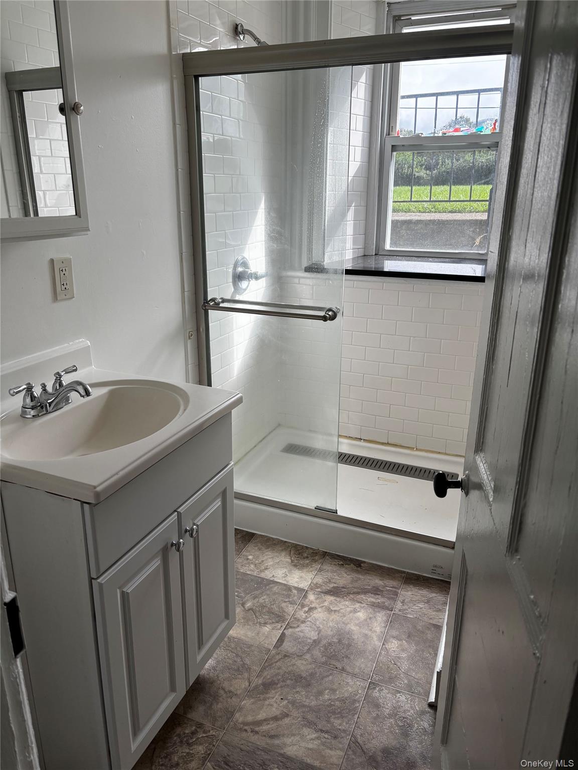 24 Grandview Avenue B Property Photo 6