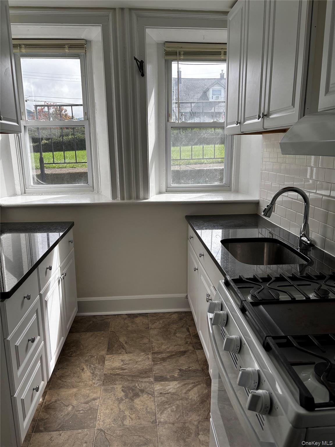 24 Grandview Avenue B Property Photo 7