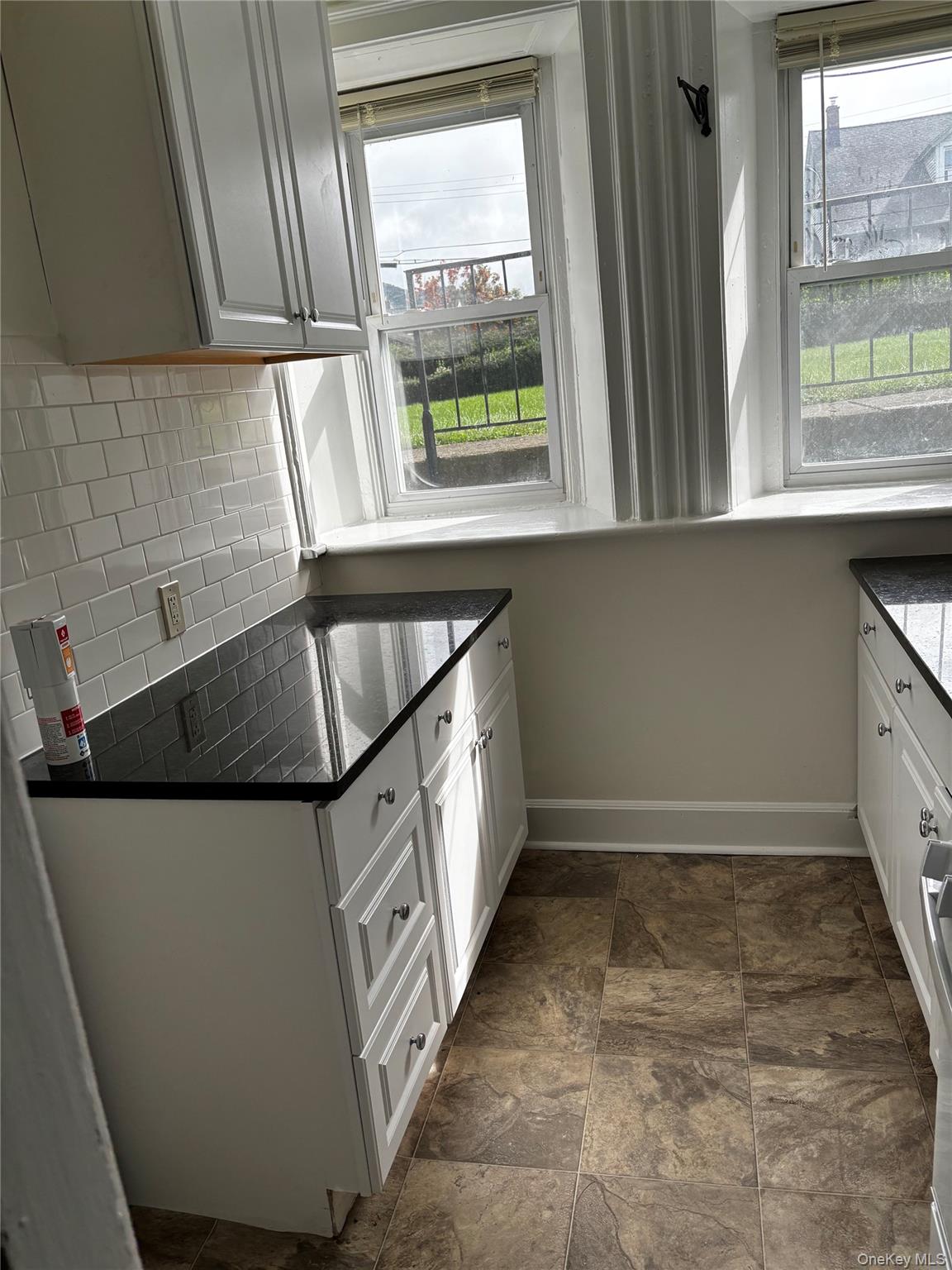 24 Grandview Avenue B Property Photo 8
