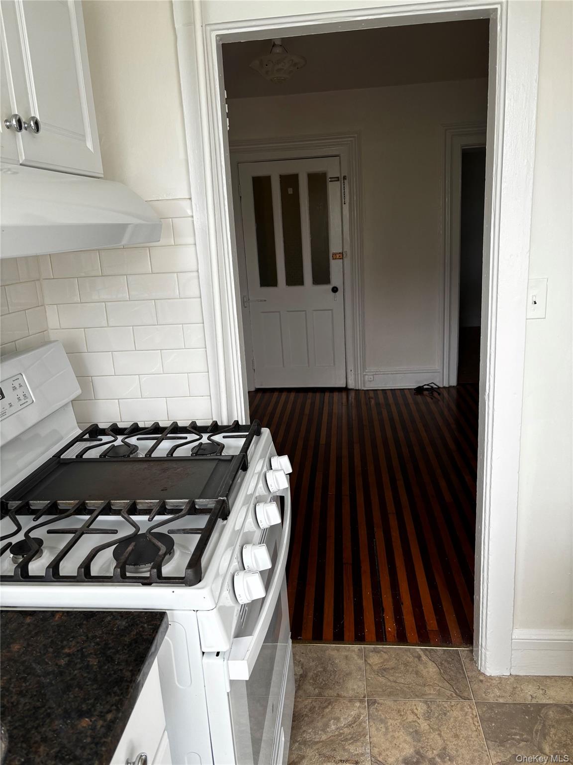 24 Grandview Avenue B Property Photo 9