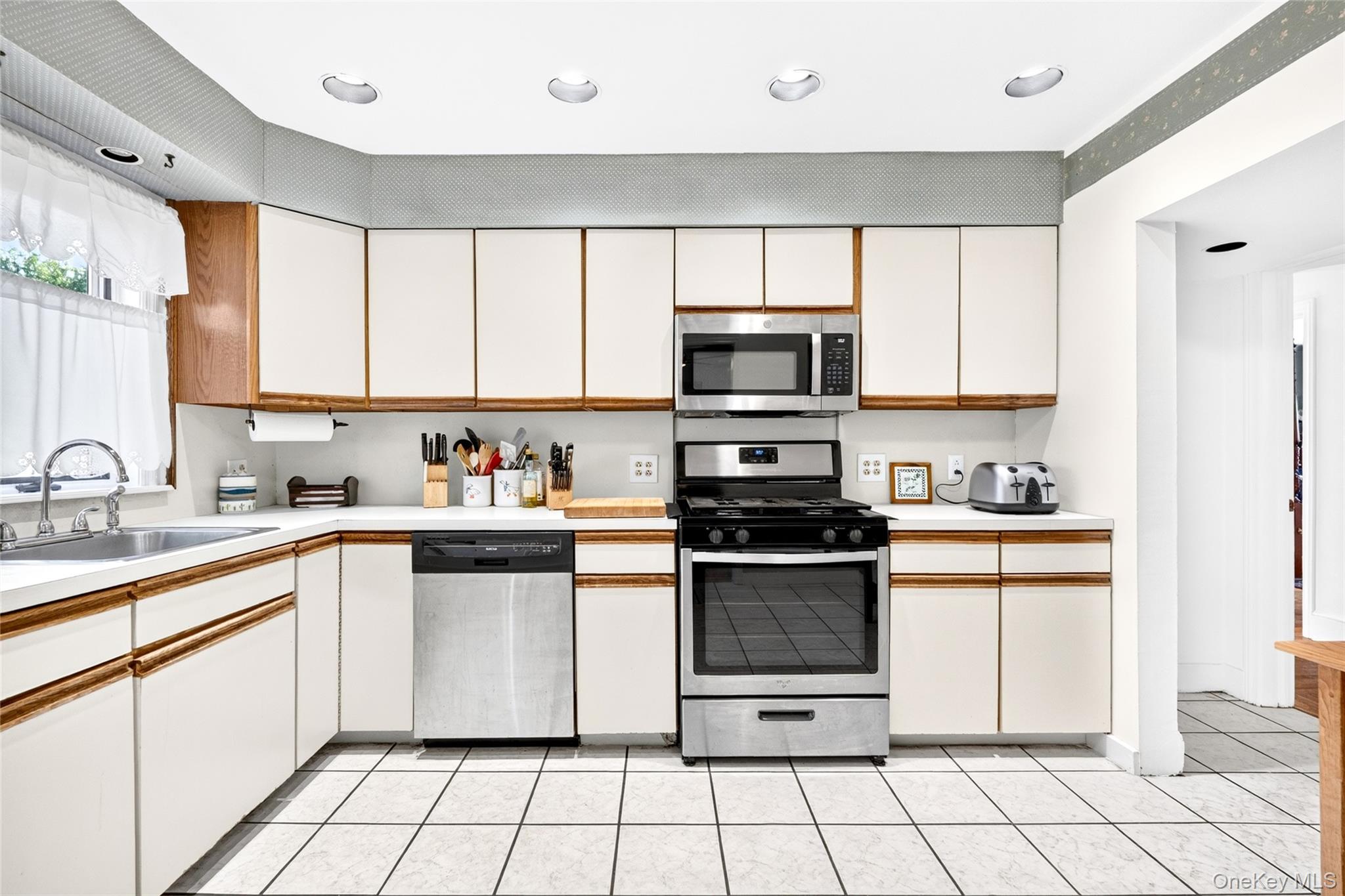 62 Van Wart Street Property Photo 12