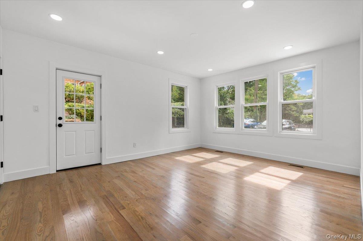 28 Ketewomoke Drive Property Photo 8