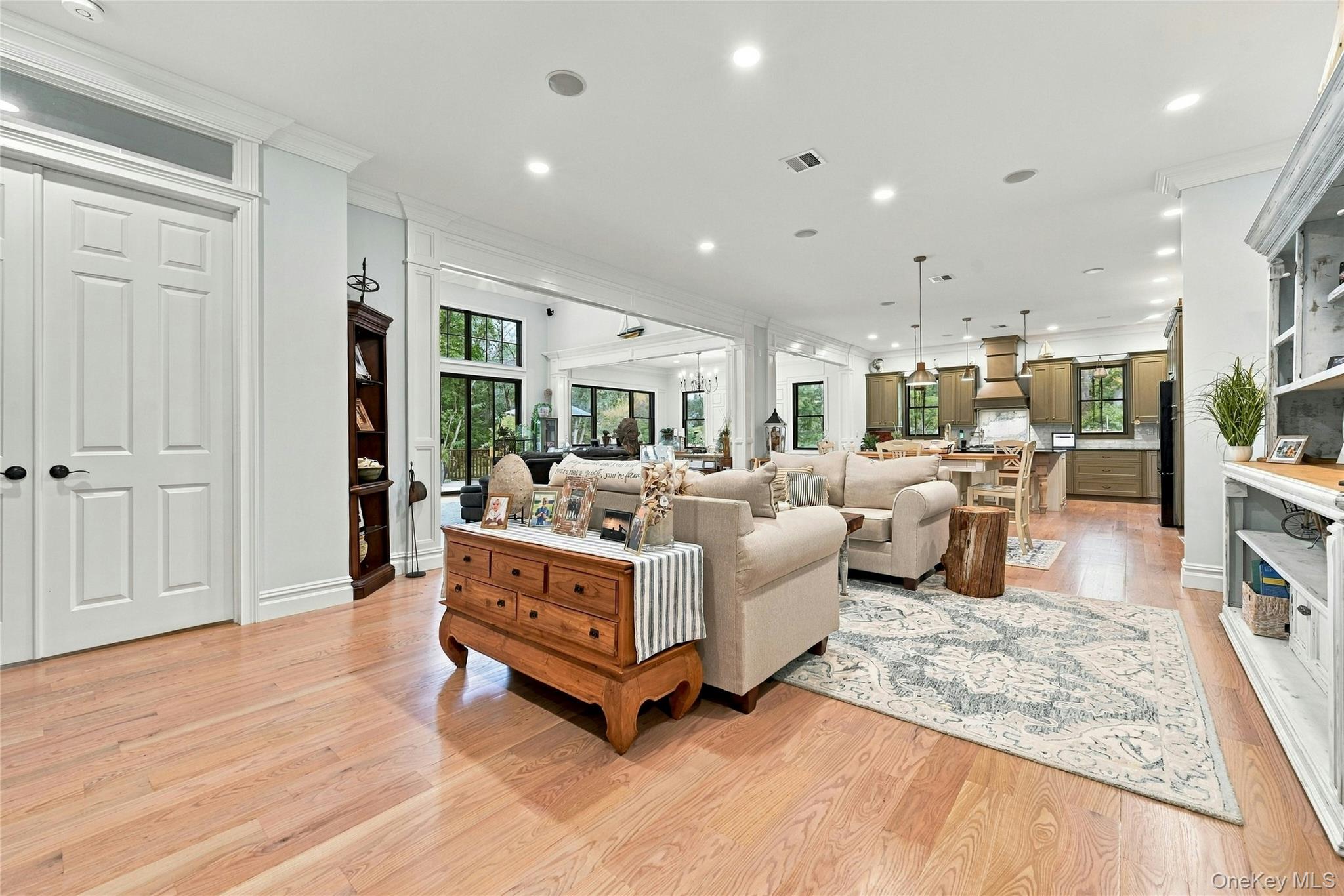595 Moriches Road Property Photo 4