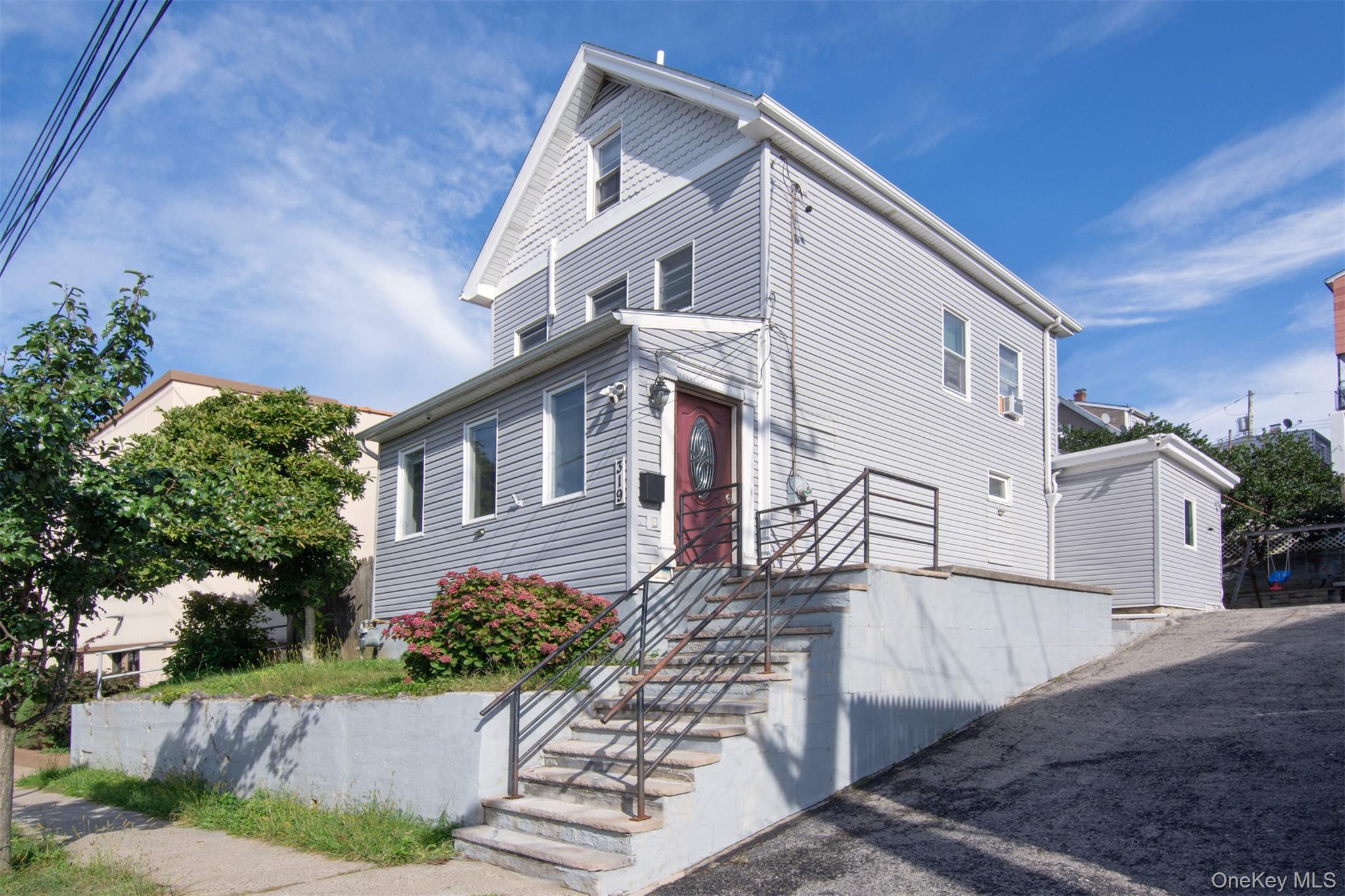 319 N Macquesten Parkway Property Photo 1