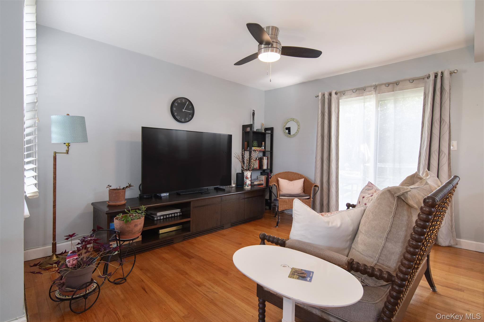 319 N Macquesten Parkway Property Photo 7