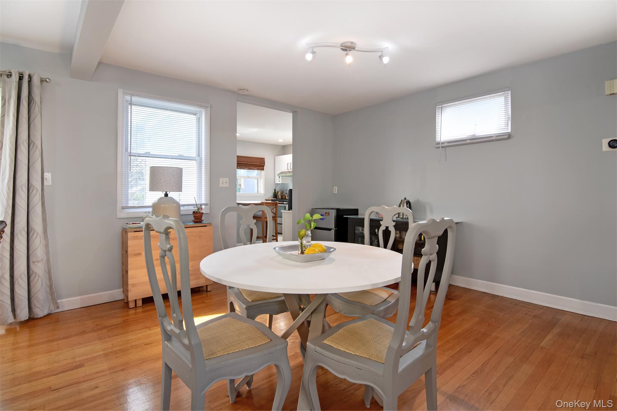 319 N Macquesten Parkway Property Photo 8