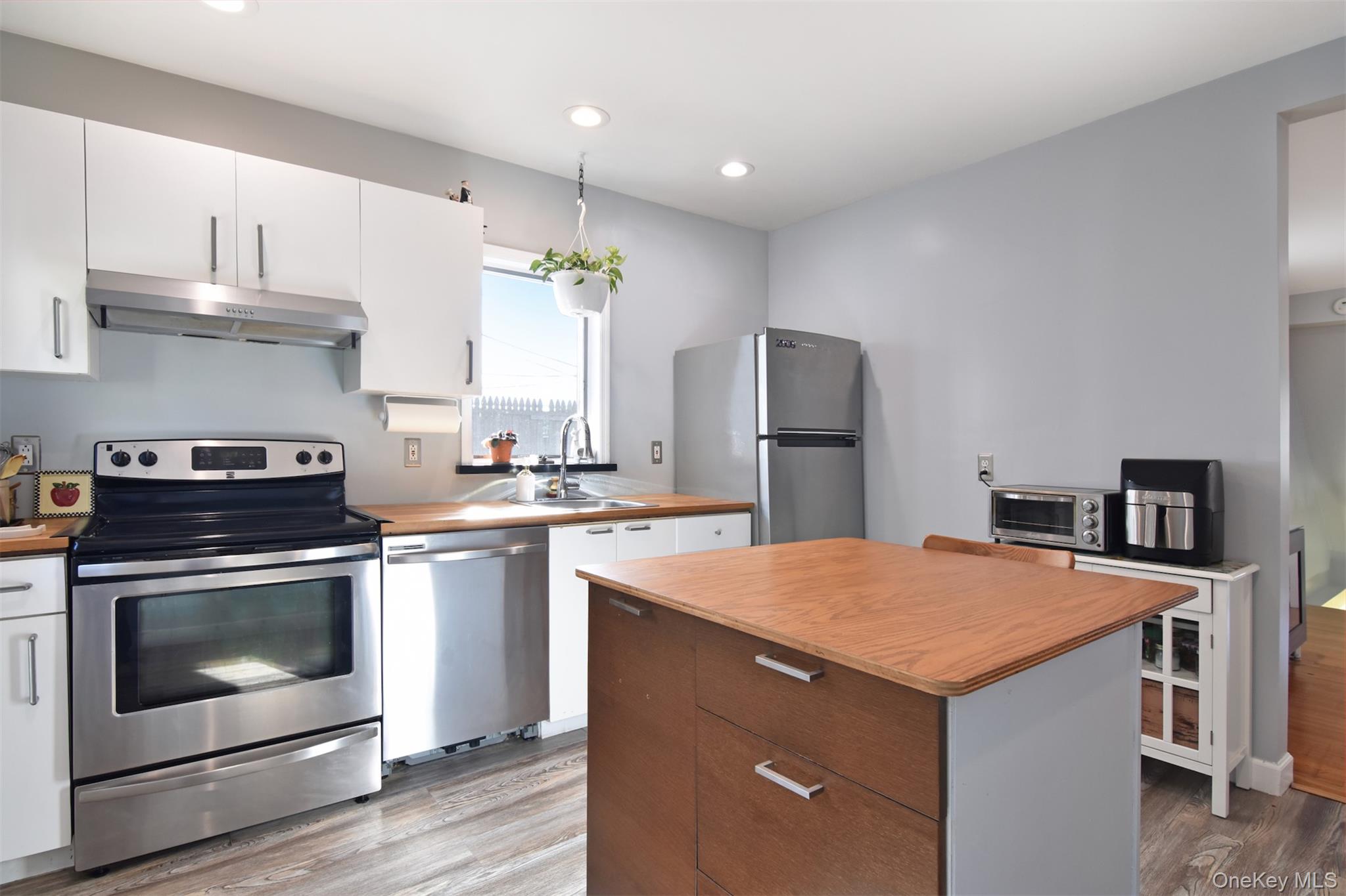 319 N Macquesten Parkway Property Photo 13
