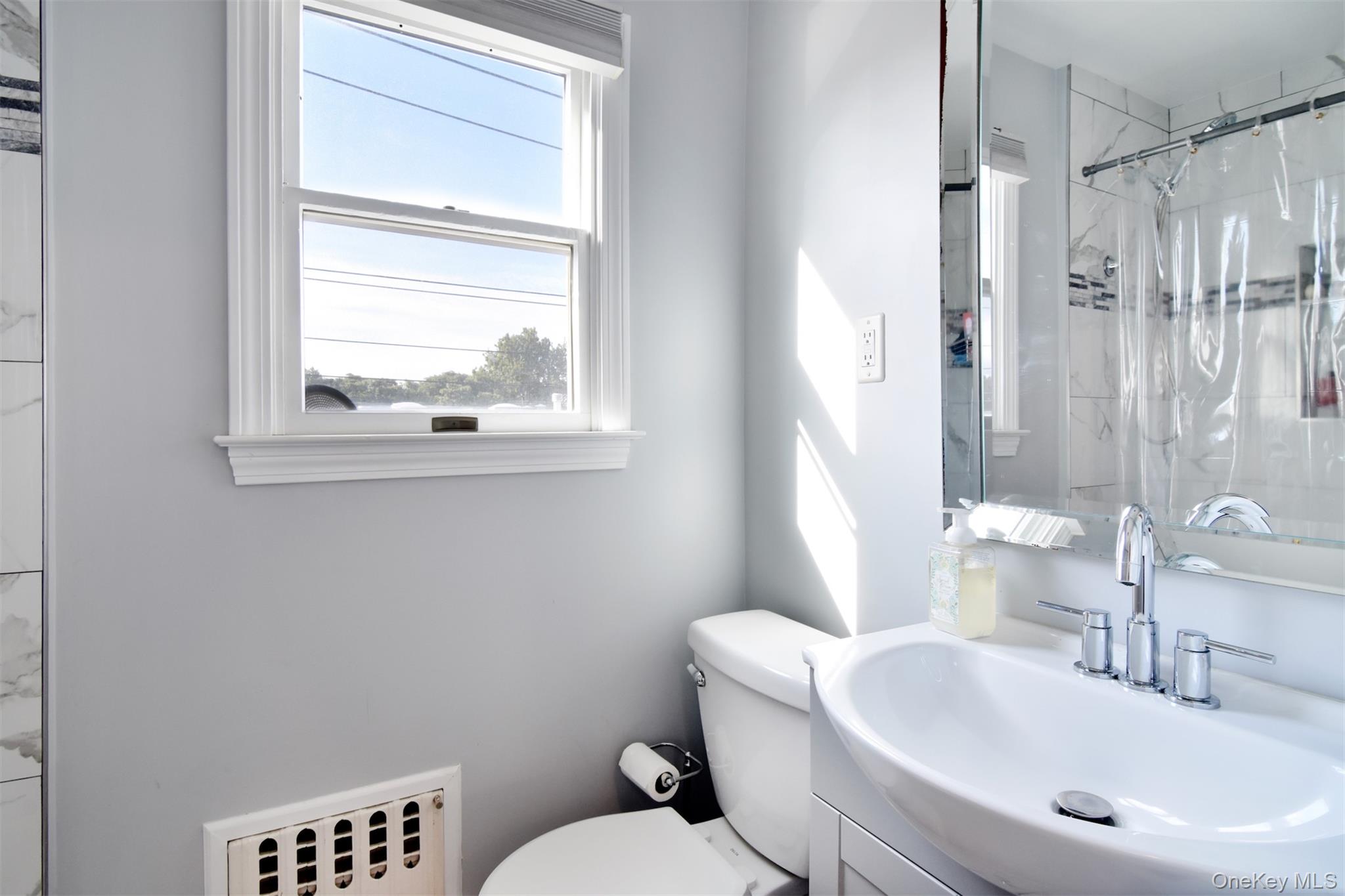 319 N Macquesten Parkway Property Photo 17