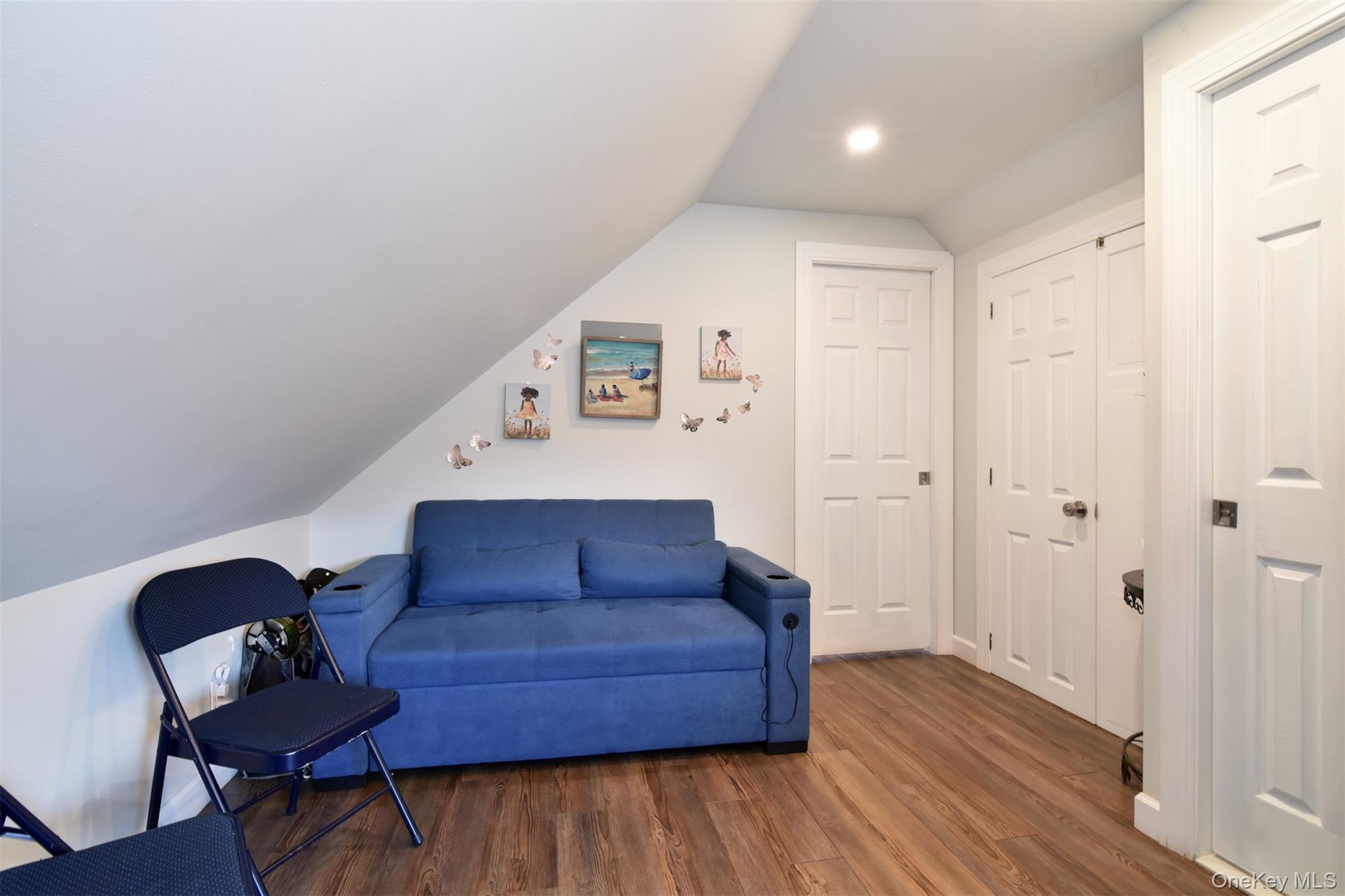 319 N Macquesten Parkway Property Photo 19