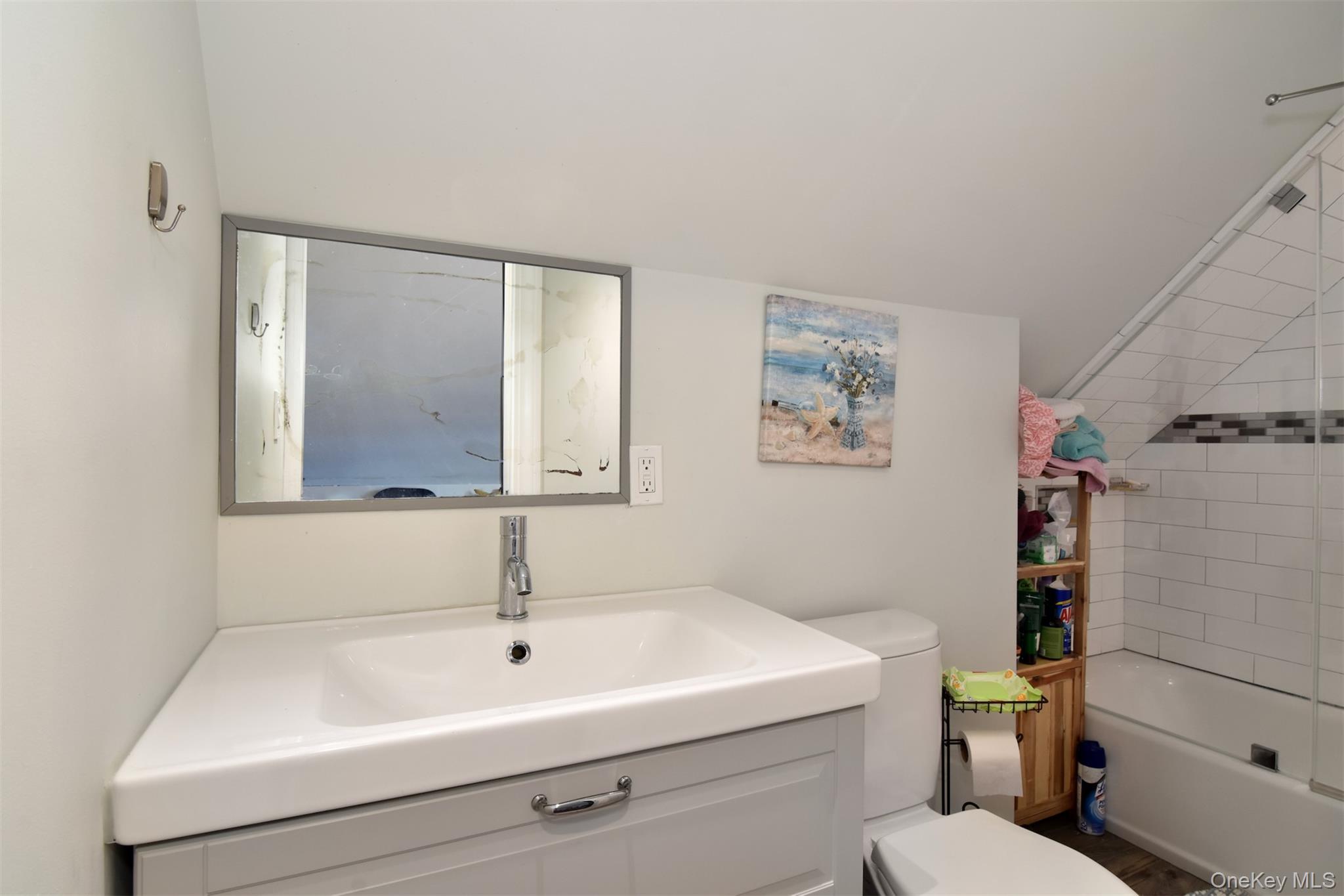 319 N Macquesten Parkway Property Photo 20