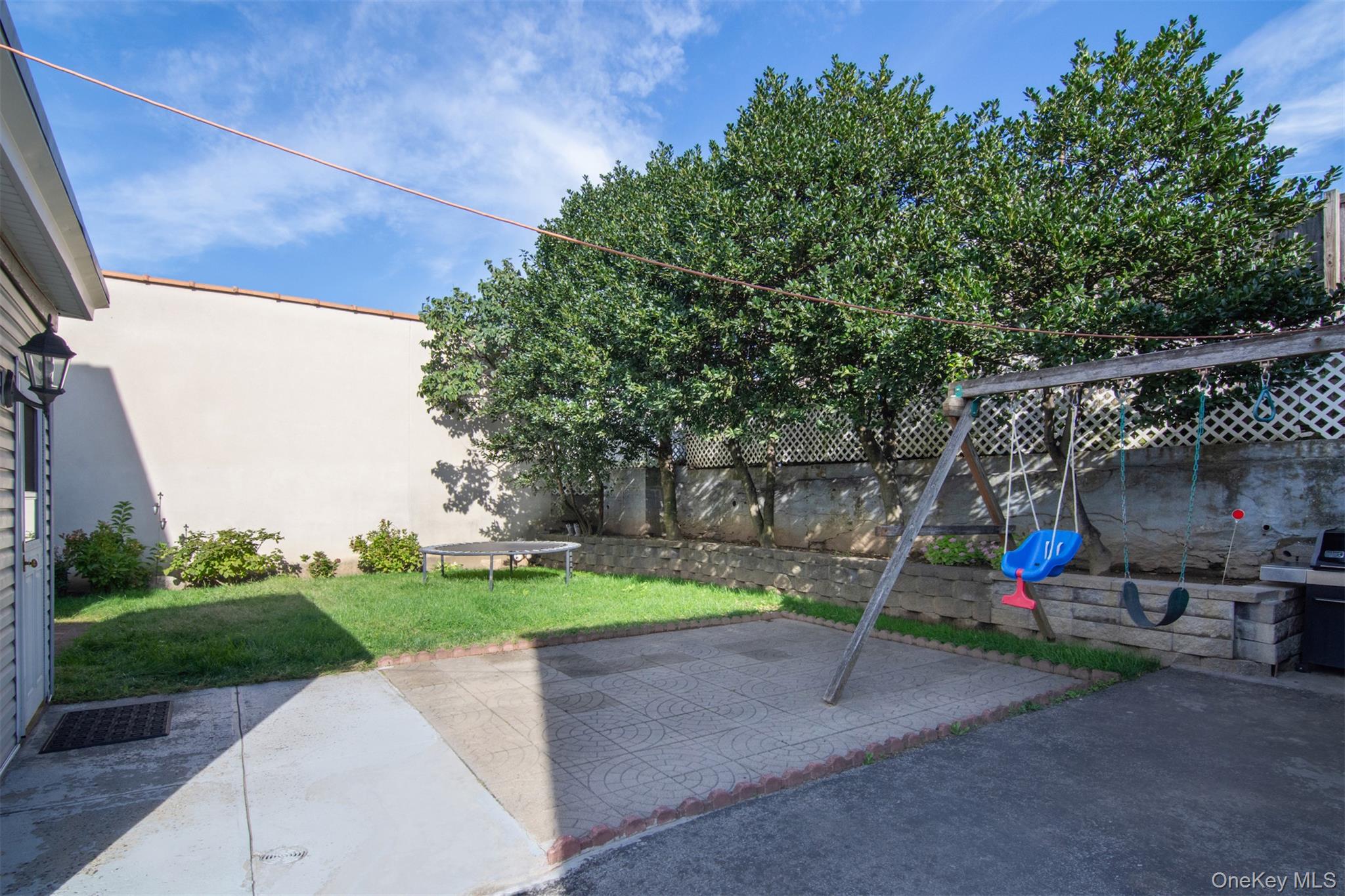 319 N Macquesten Parkway Property Photo 24
