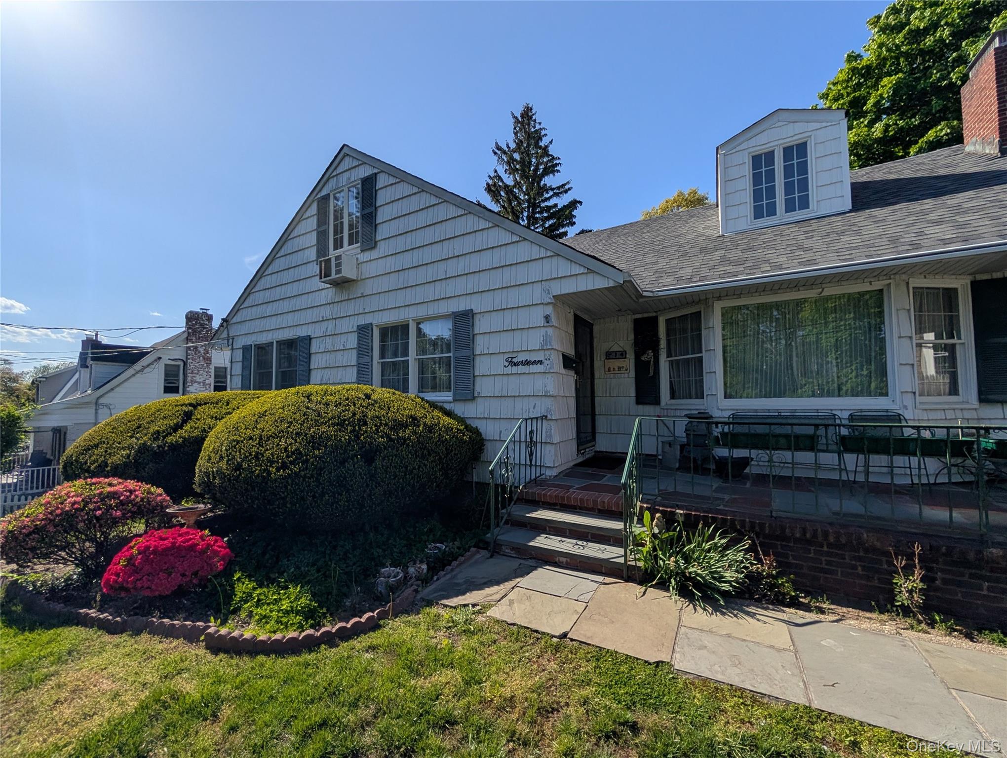 14 Waverly Street Property Photo 1